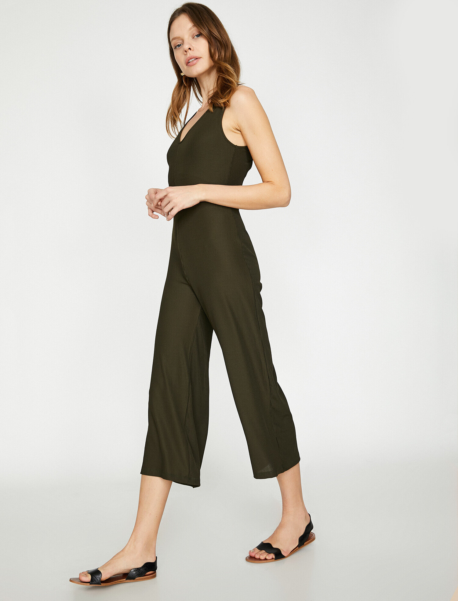   Sırt Detaylı Bermuda V Yaka Tulum