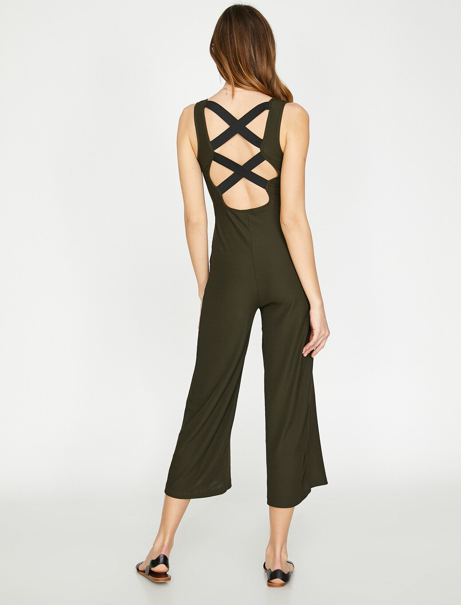   Sırt Detaylı Bermuda V Yaka Tulum