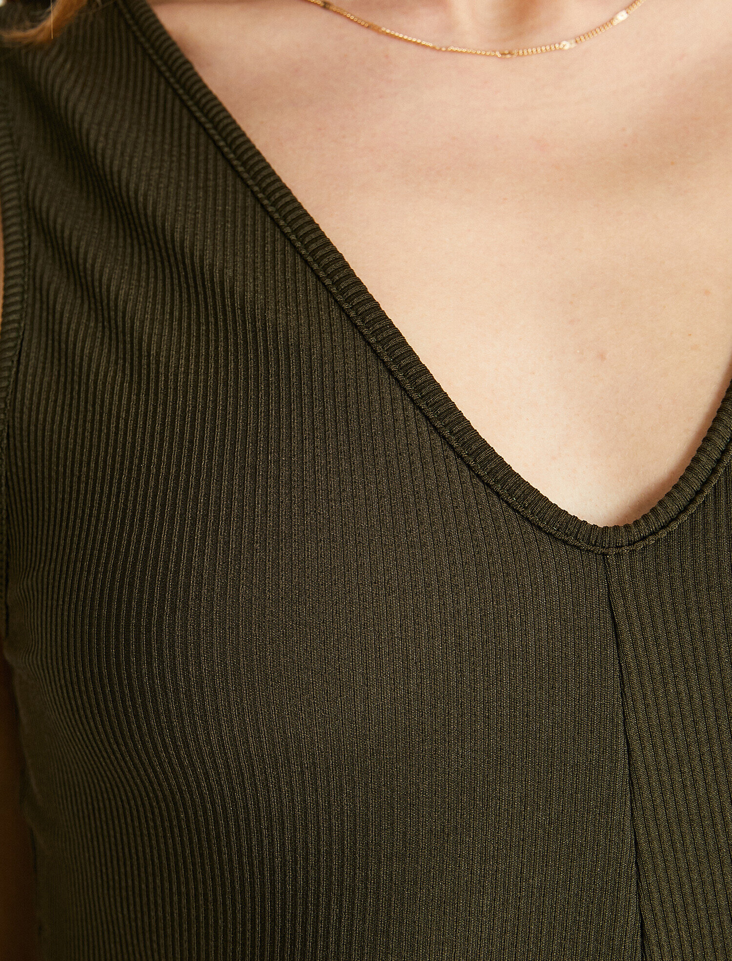   Sırt Detaylı Bermuda V Yaka Tulum