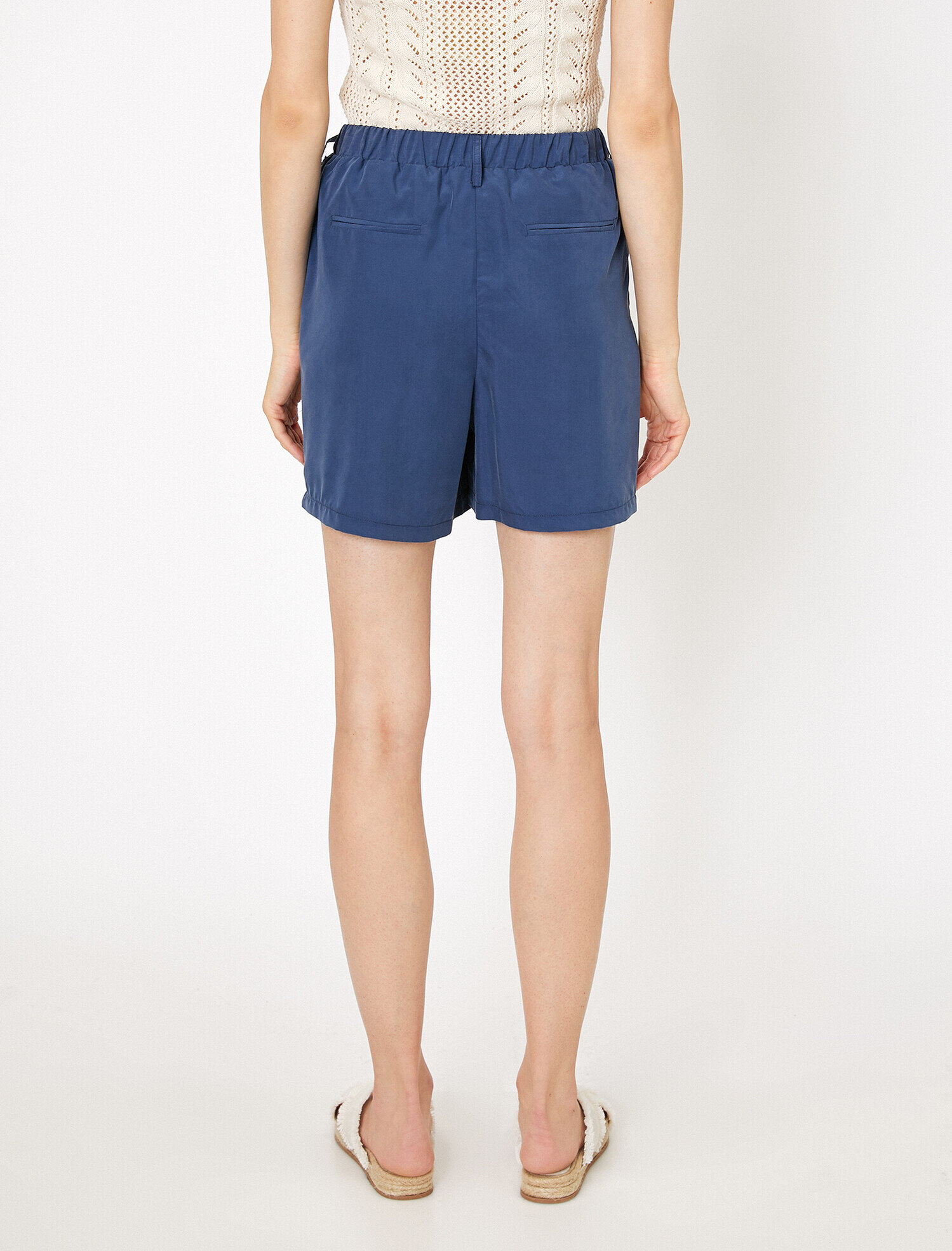   Düğme Detaylı Şort