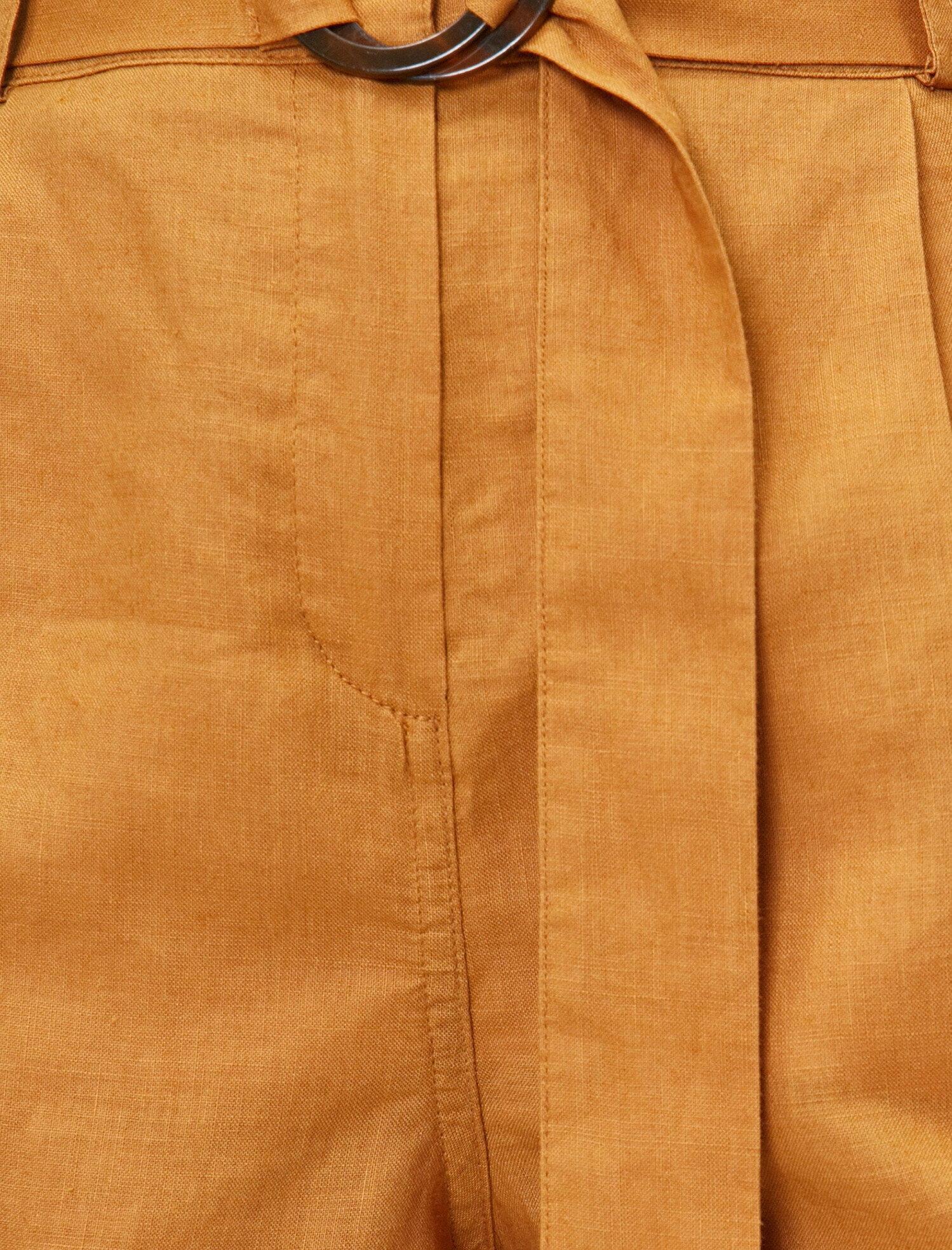   Kemer Detaylı Şort