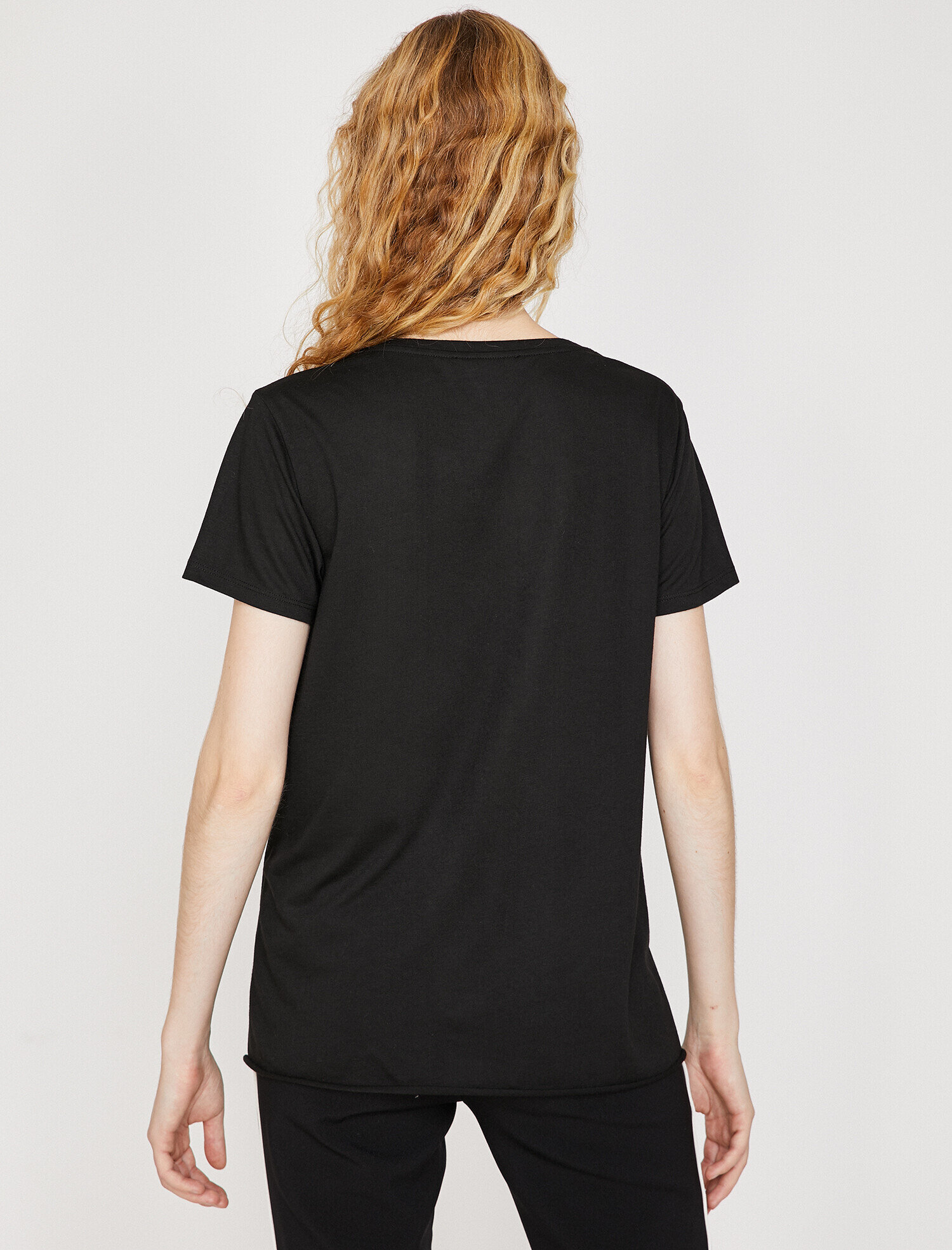   Taş Detaylı Yazı Baskılı Bisiklet Yaka Tişört