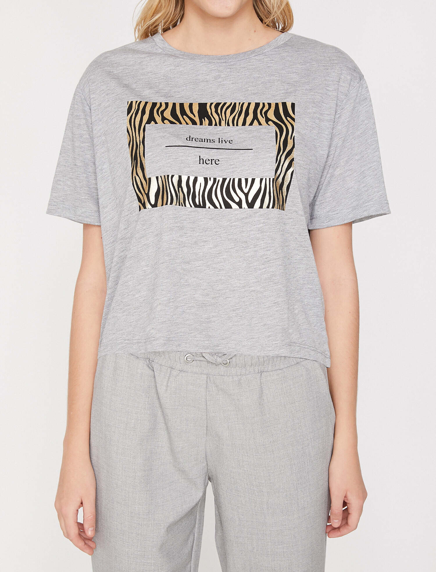   Leopar Detaylı Slogan Baskılı Geniş Kalıp Bisiklet Yaka Tişört