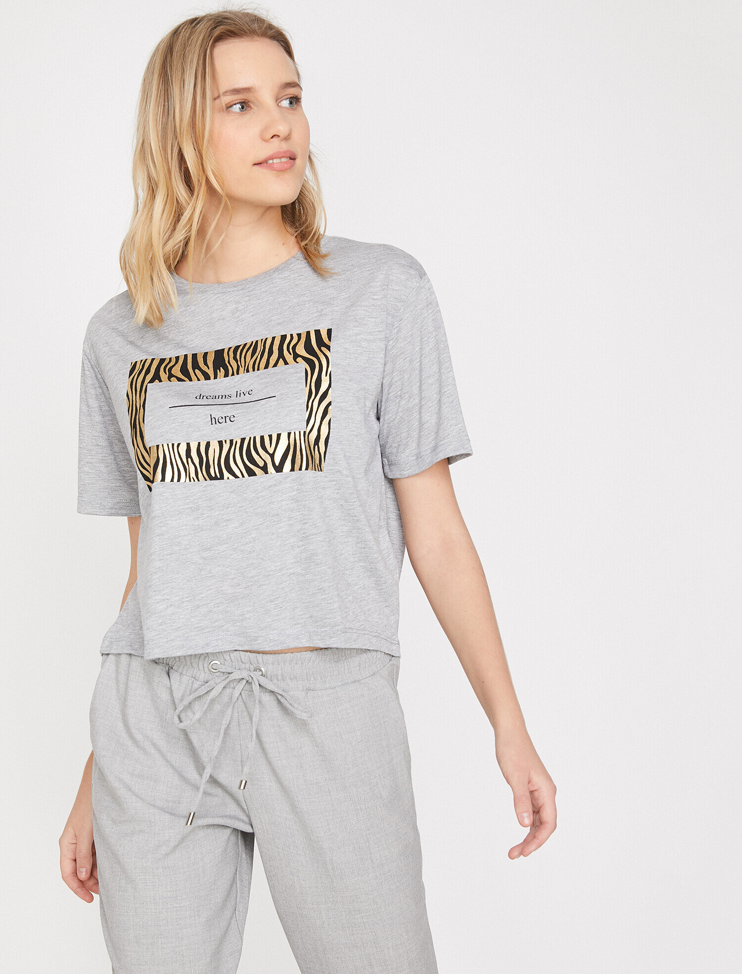   Leopar Detaylı Slogan Baskılı Geniş Kalıp Bisiklet Yaka Tişört