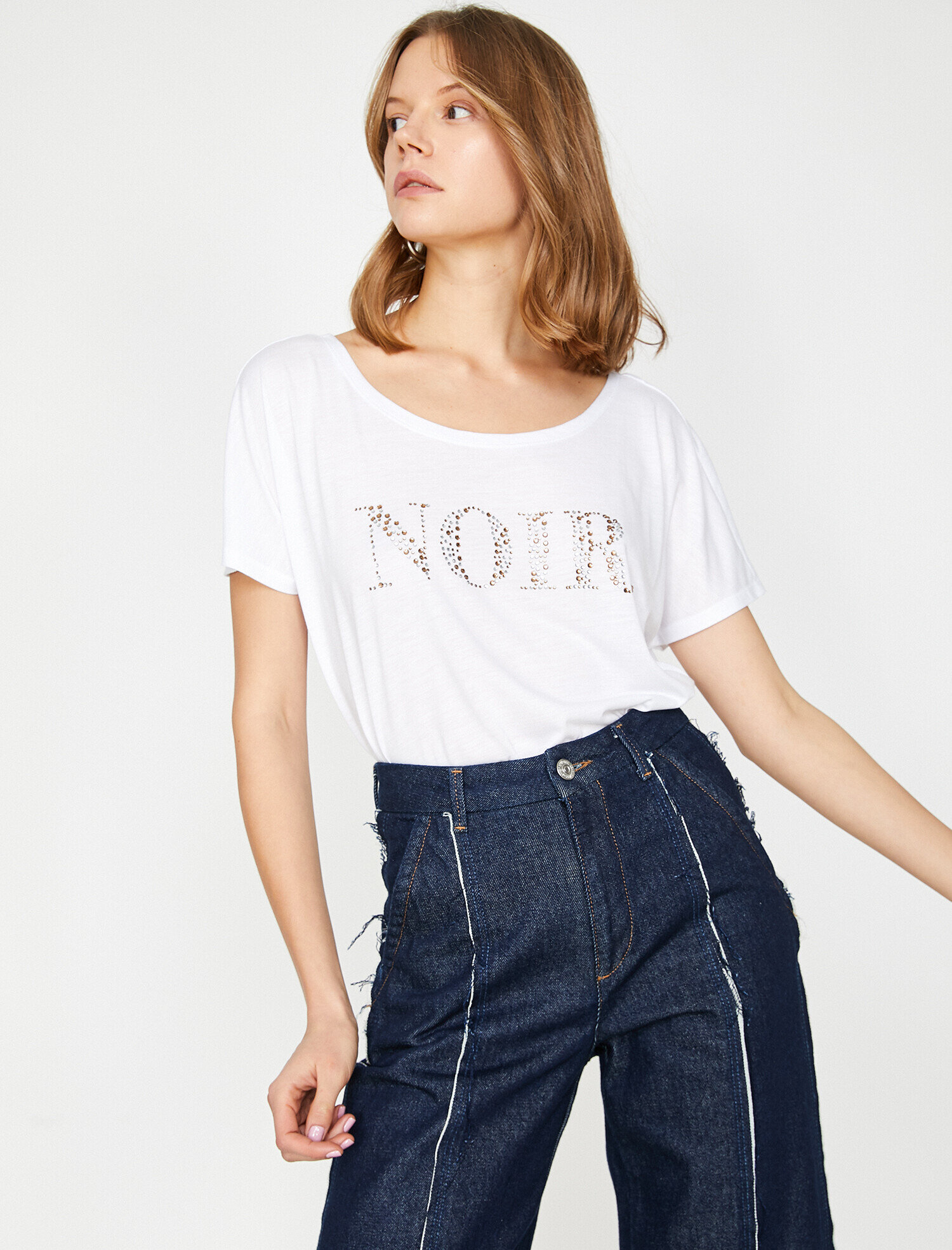 Taş Detaylı Geniş Kalıp Tişört