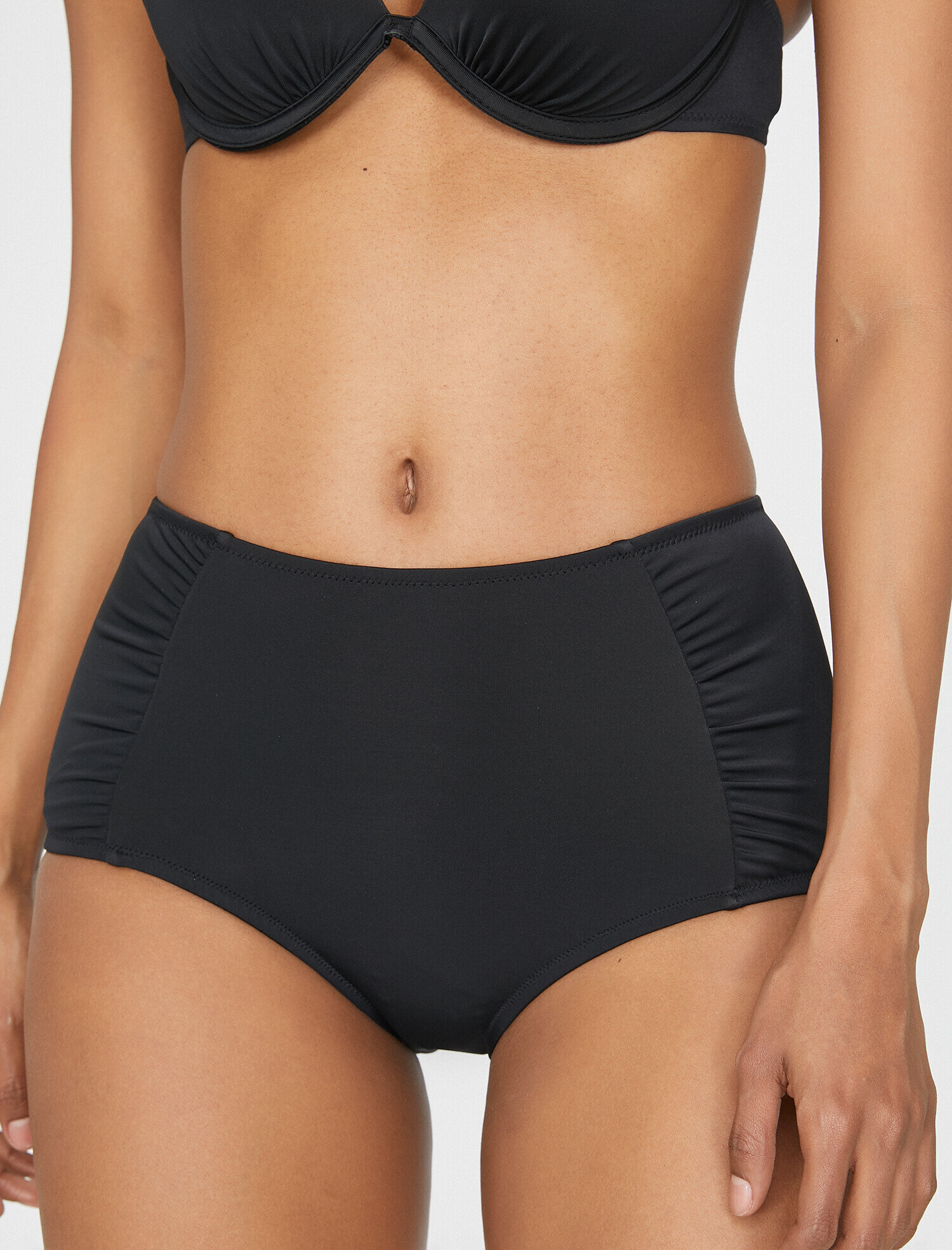   Büzgülü Bikini Altı