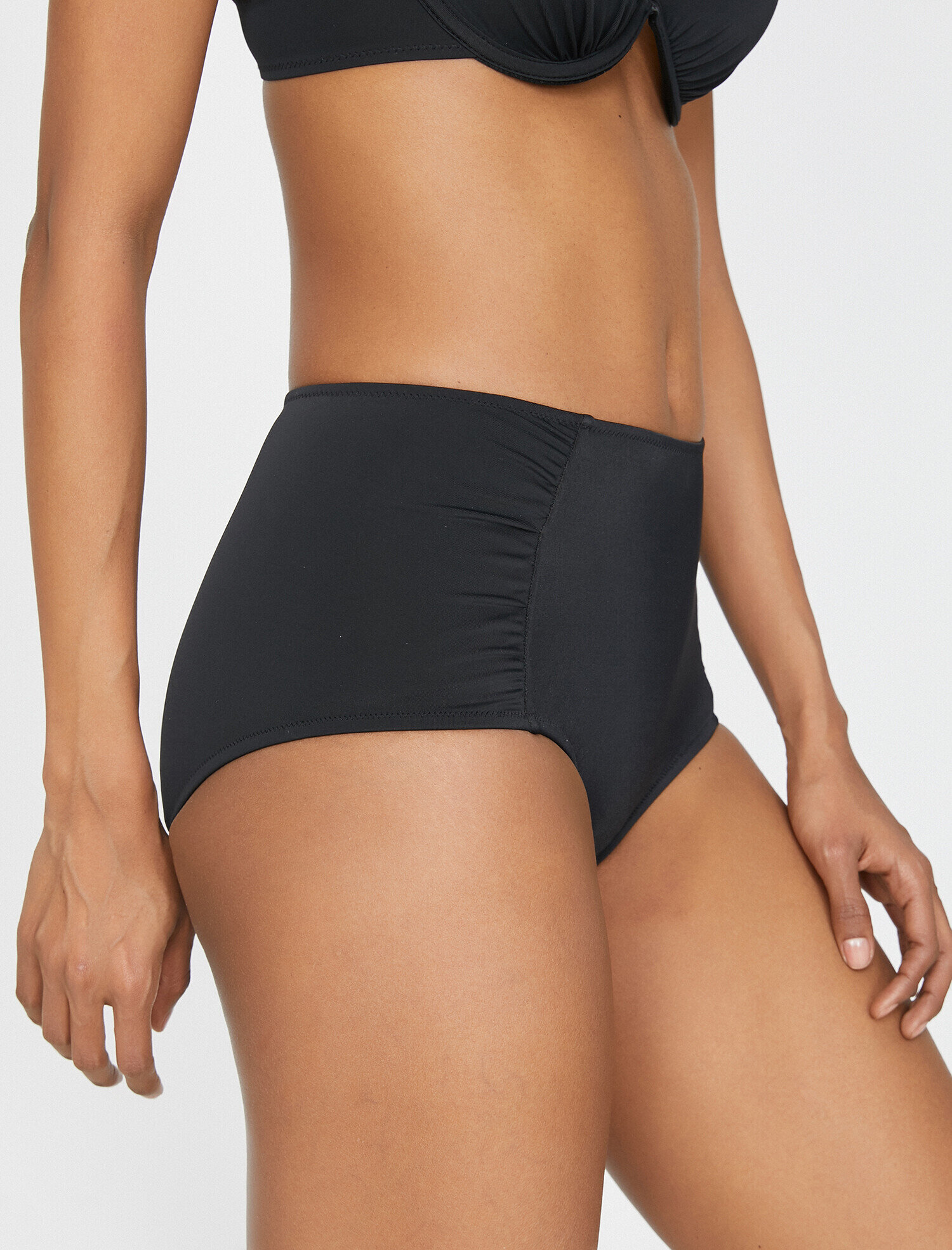   Büzgülü Bikini Altı