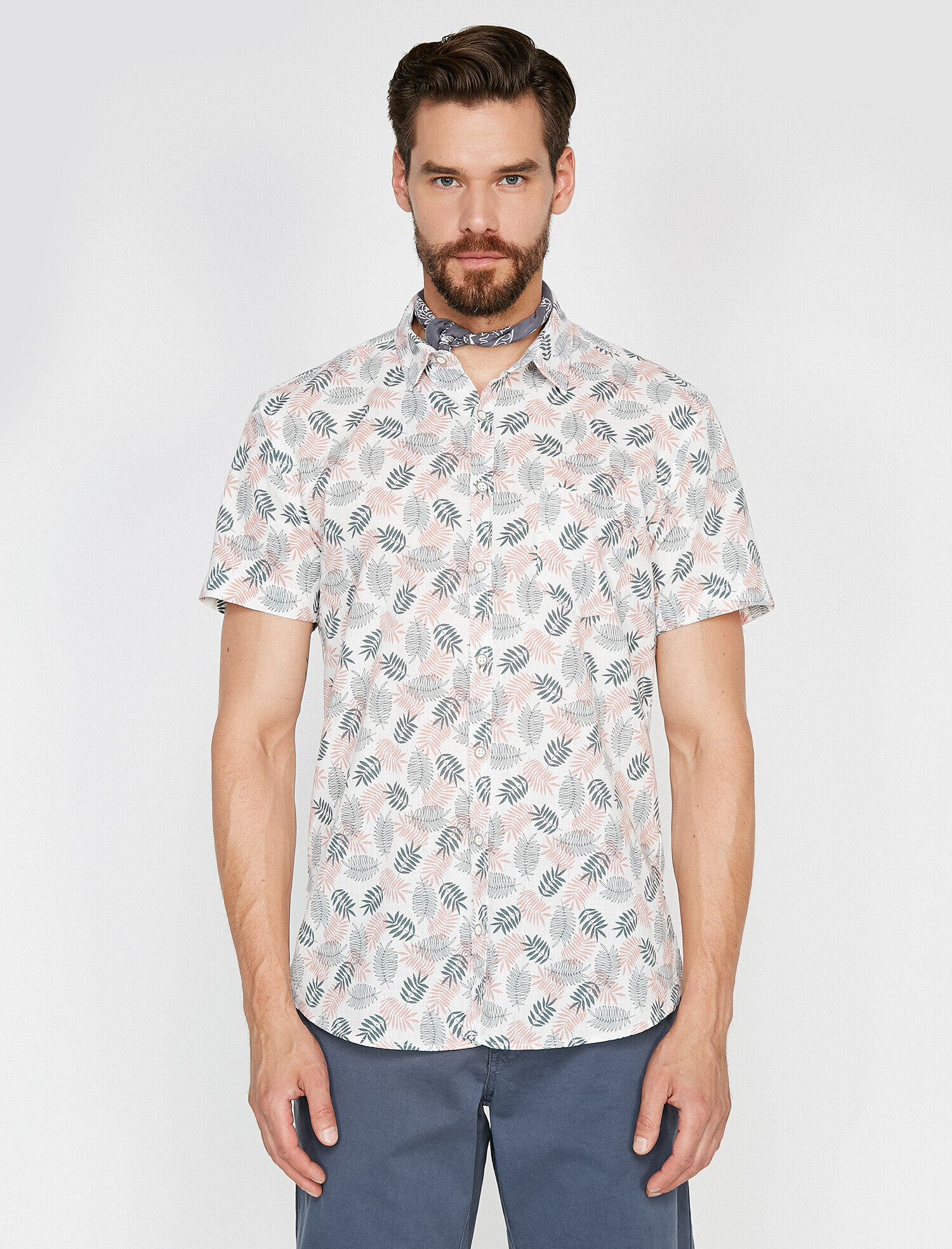   Yaprak Desenli Tek Cepli Kısa Kollu Gömlek