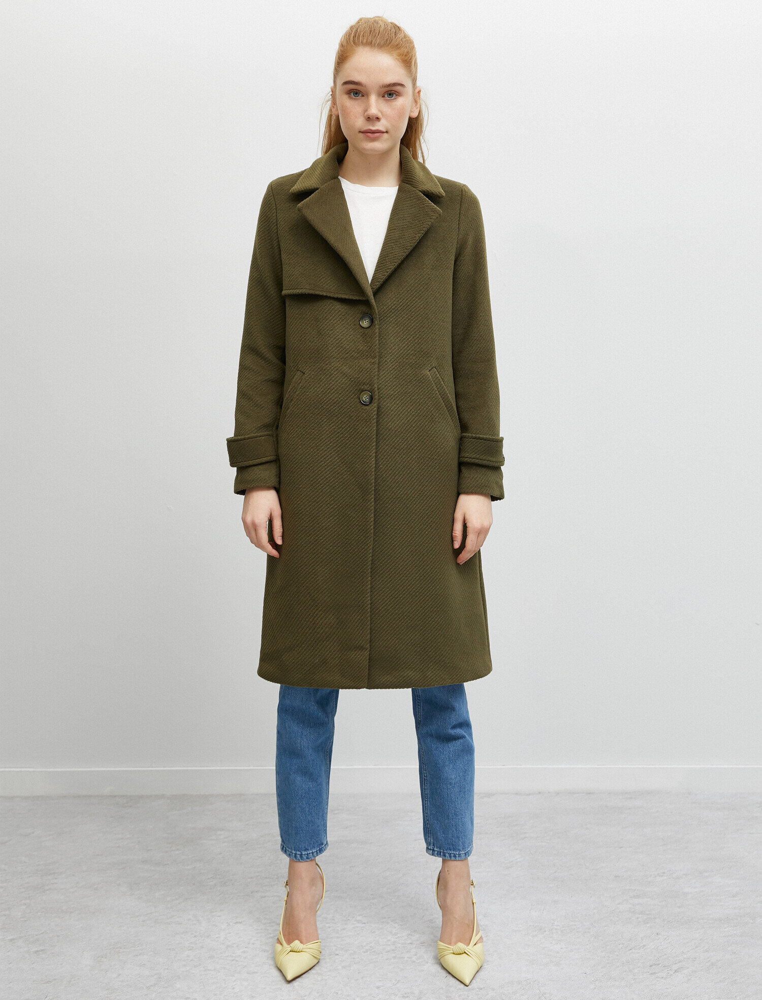   Düğme Detaylı Kaban