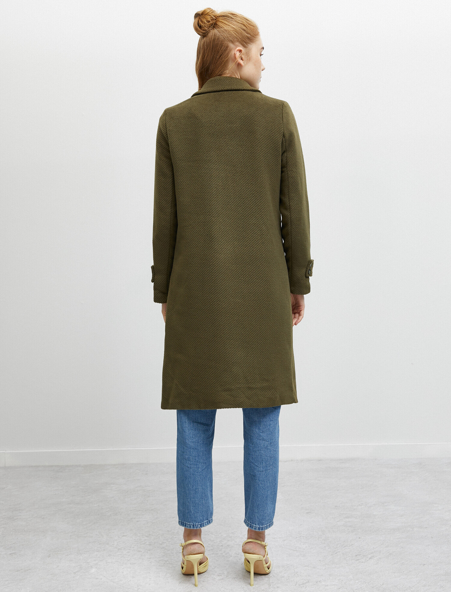   Düğme Detaylı Kaban