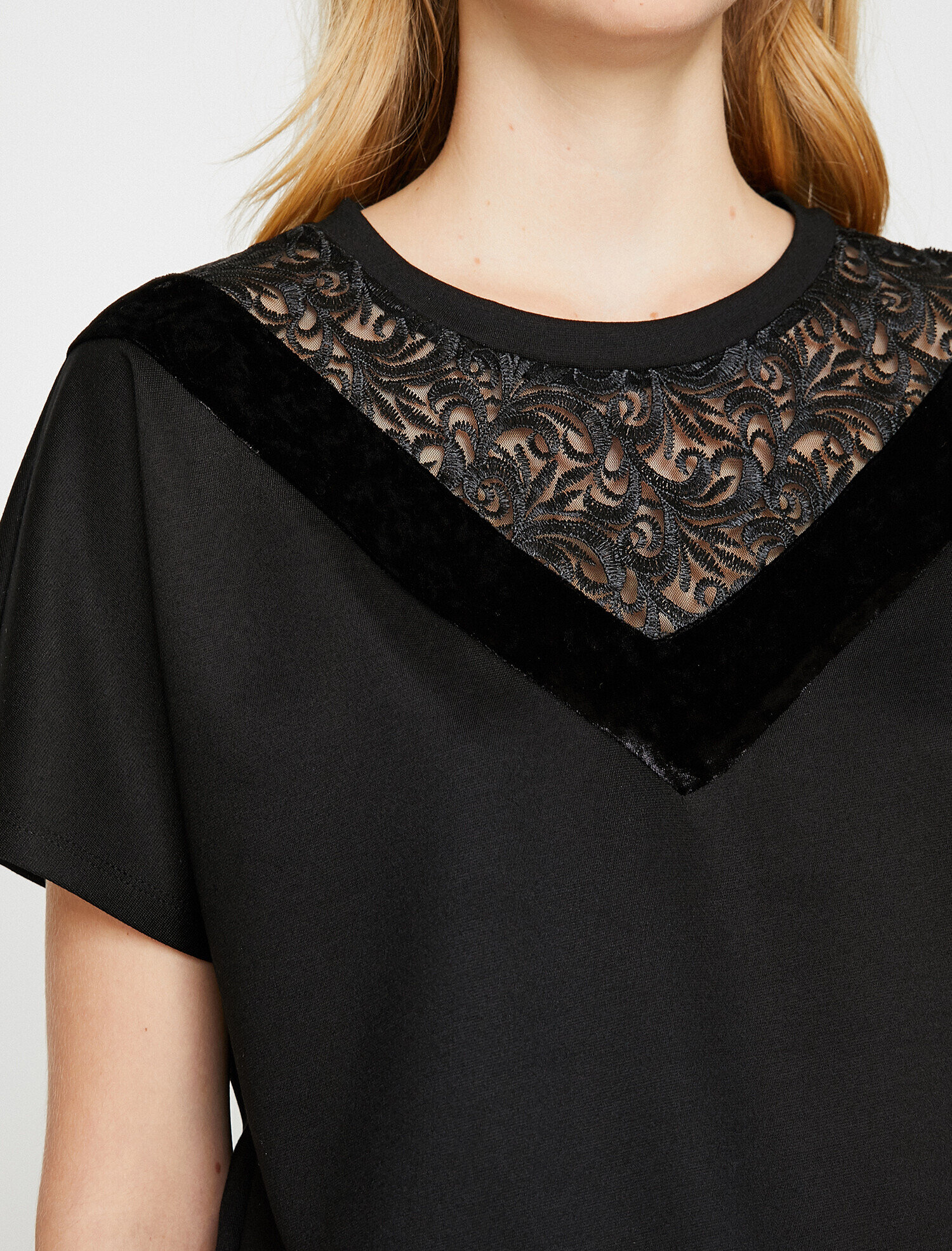   Dantel Detaylı Tişört