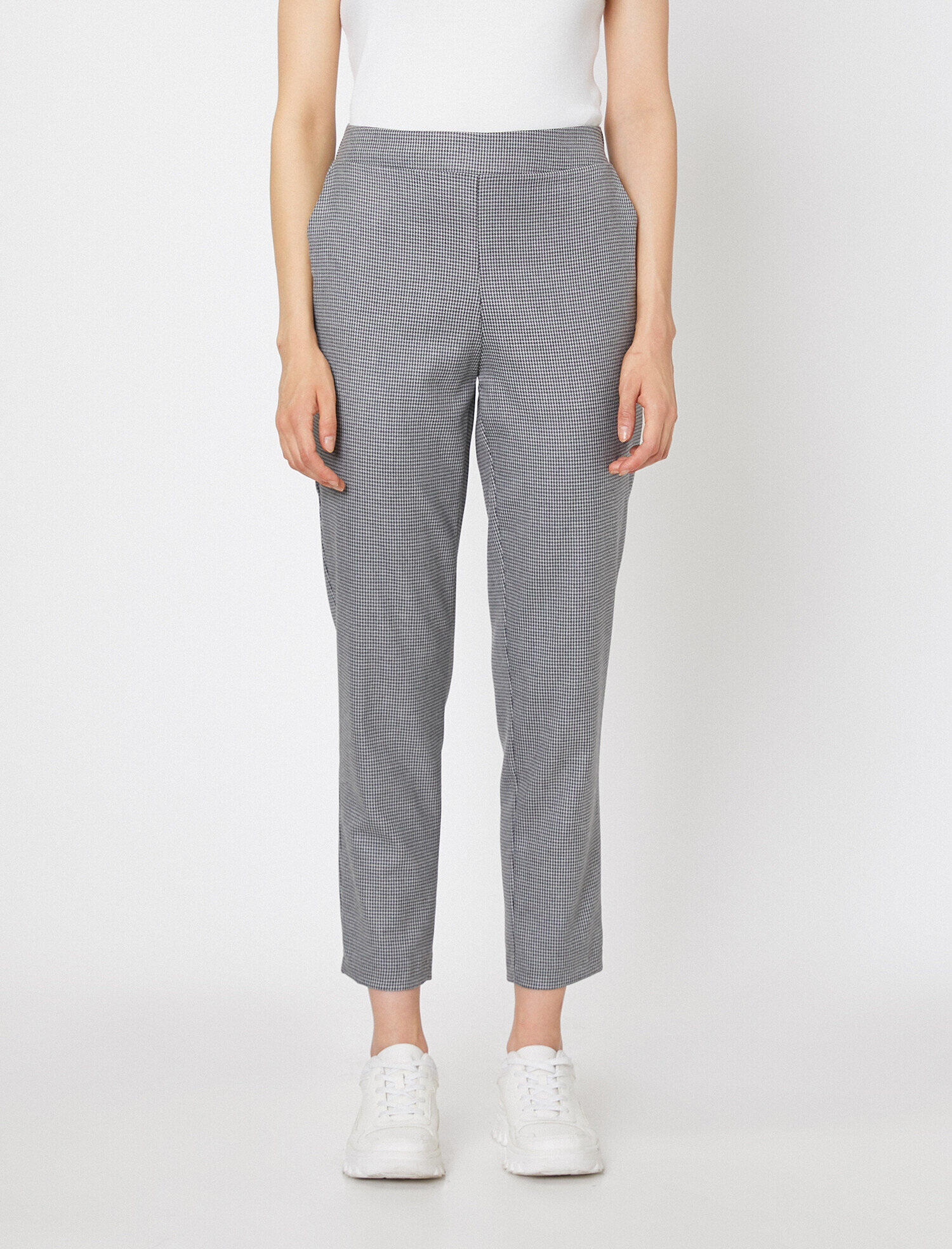   Düğme Detaylı Tişört