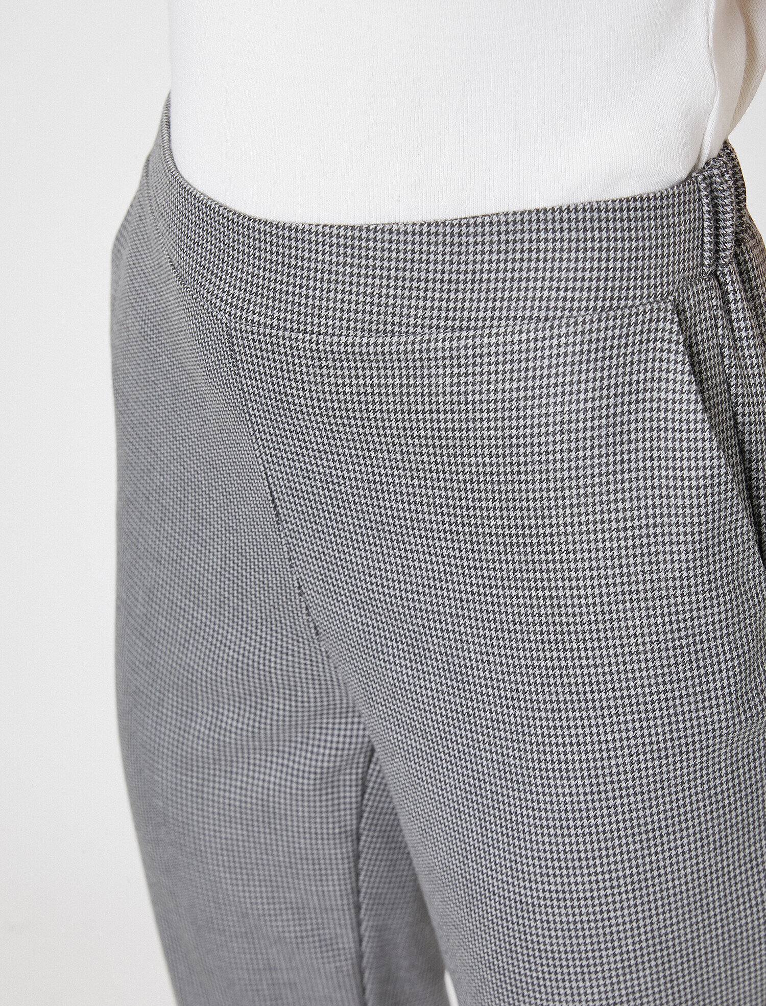   Düğme Detaylı Tişört