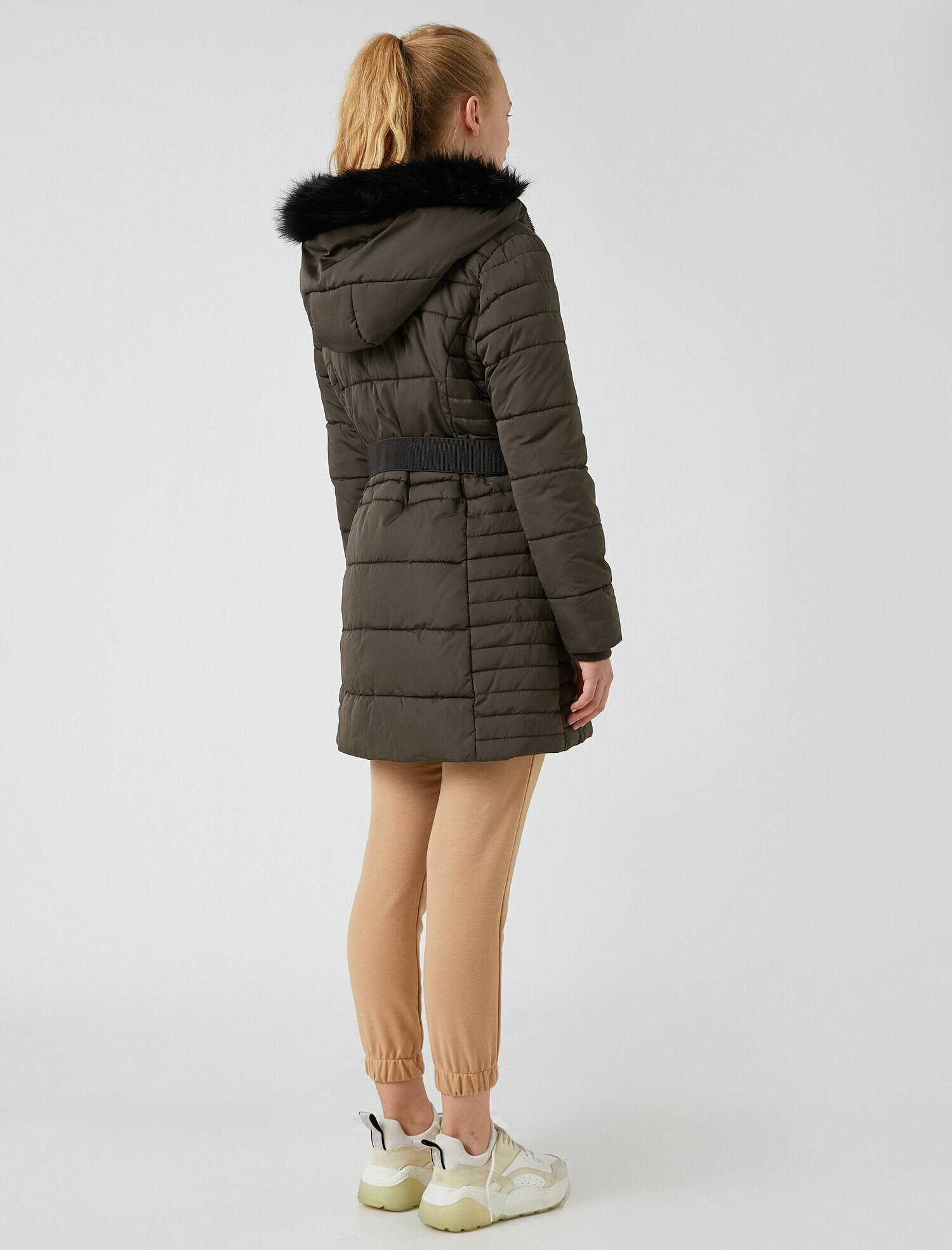 Kemerli Kapüşonlu Suni Kürk Detaylı Kaban