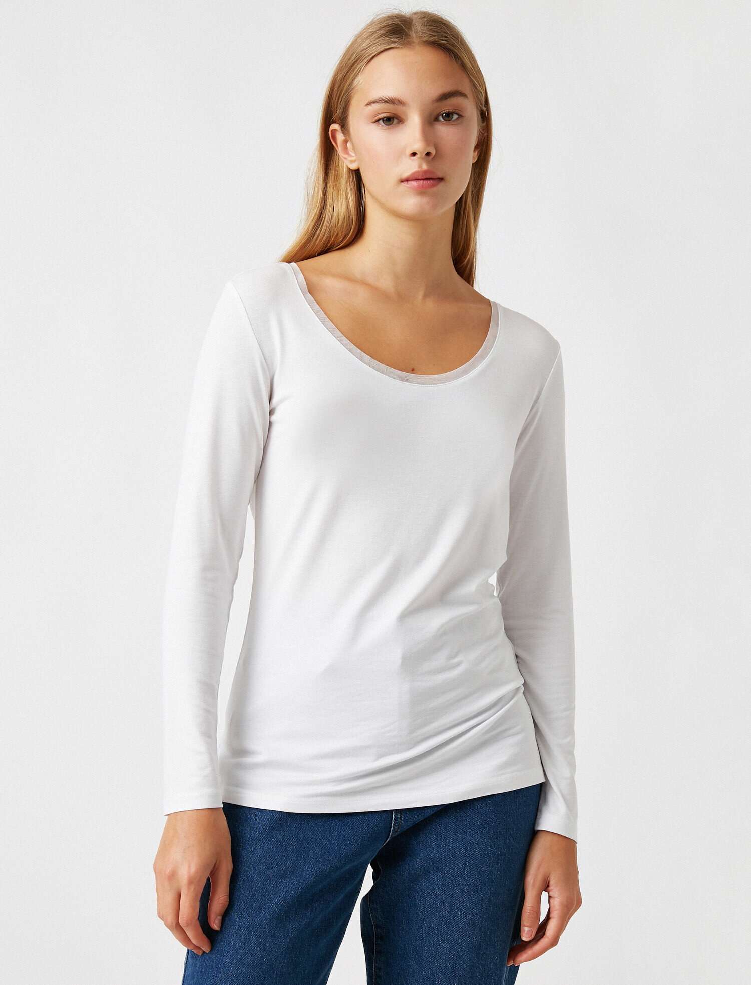   Uzun Kollu Tişört Tül Detaylı Yuvarlak Yaka