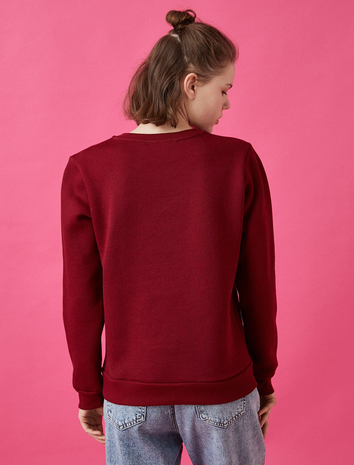 Pamuklu Bisiklet Yaka Pullu Sweatshirt