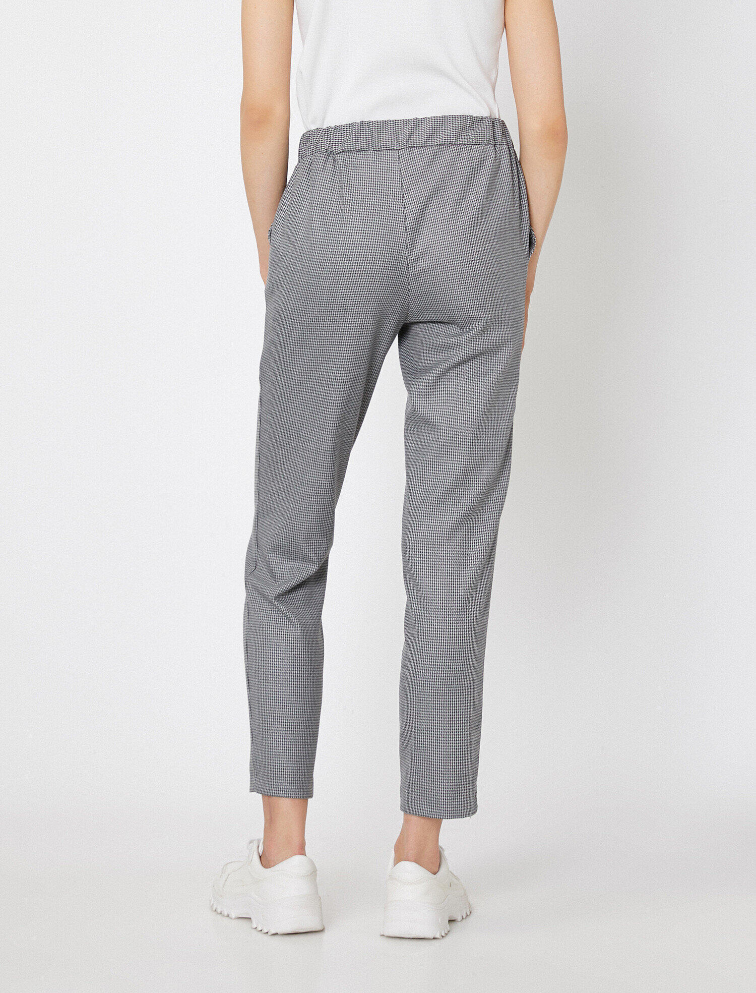   Düğme Detaylı Tişört