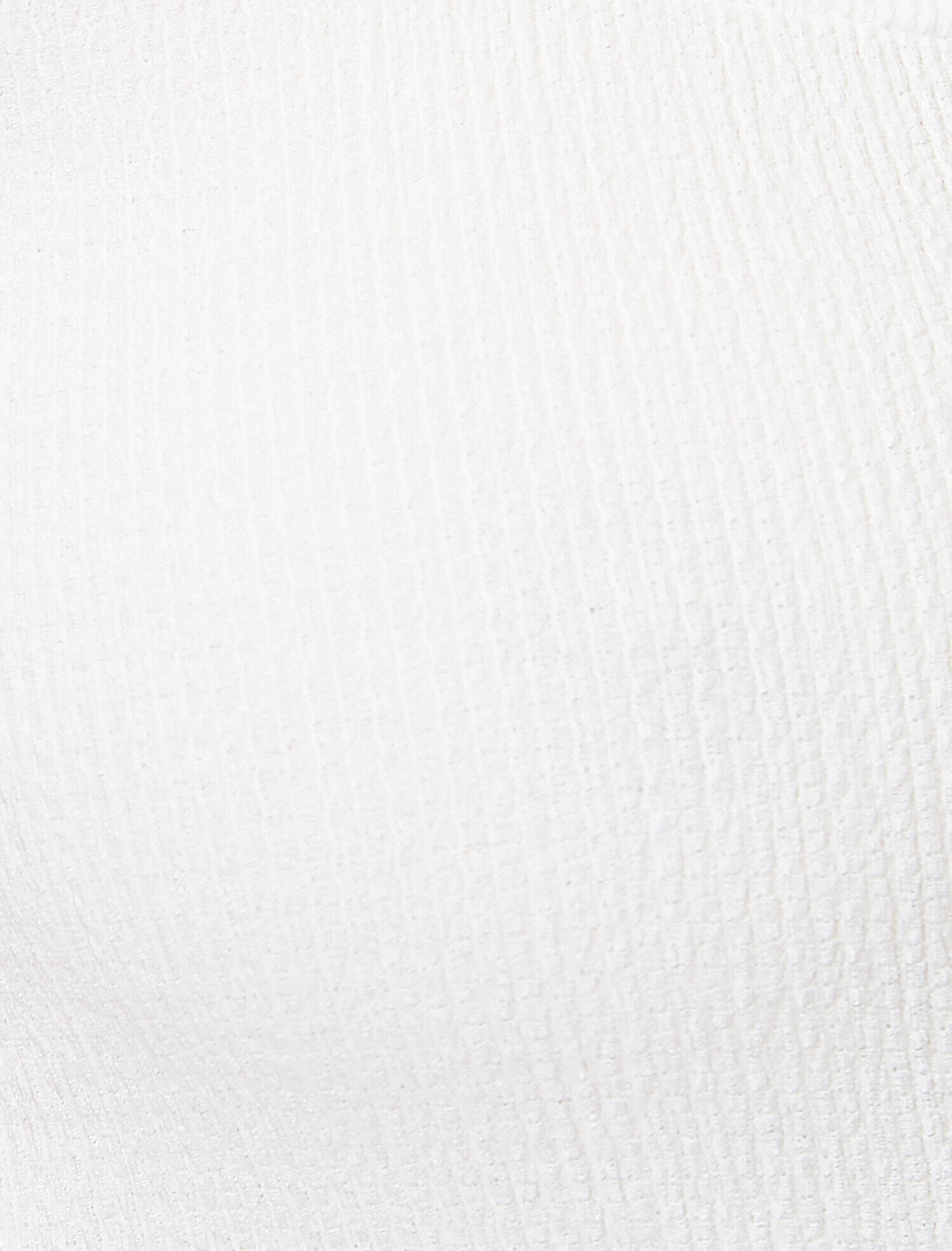   Kare Yaka Dar Kesim Tişört