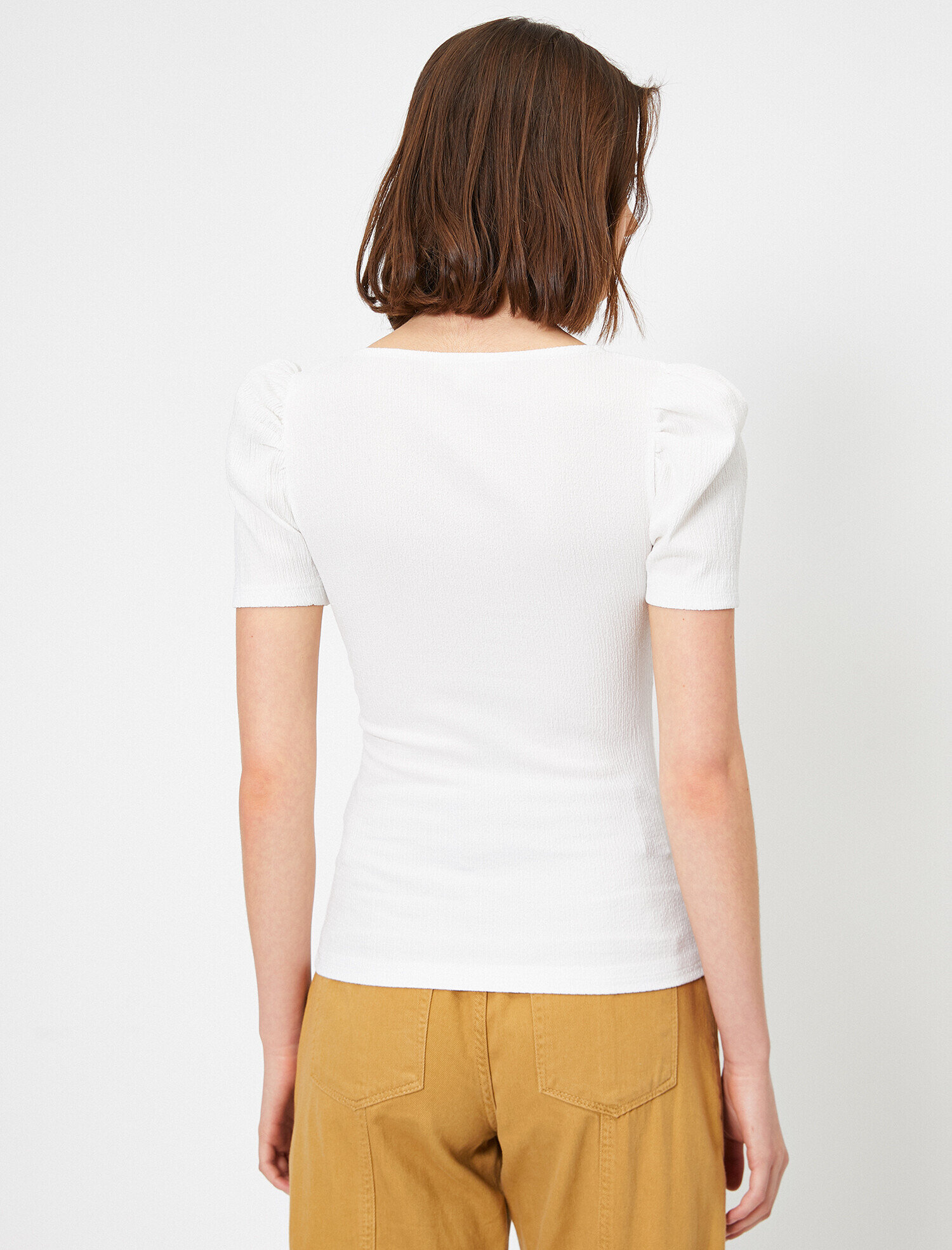   Kare Yaka Dar Kesim Tişört