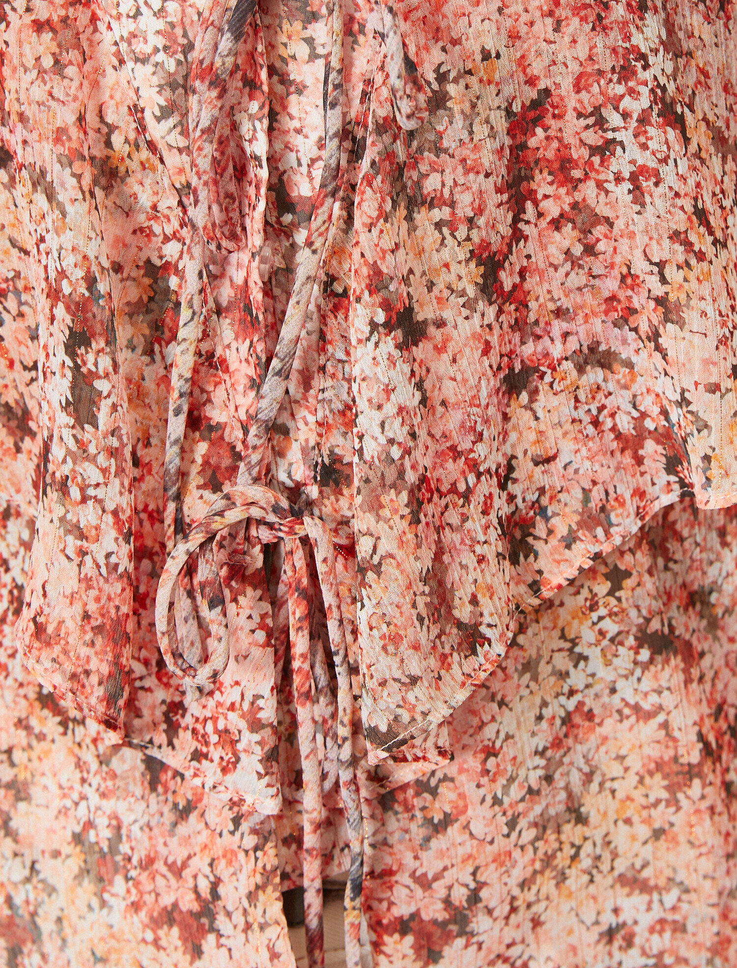   Uzun Kollu Fırfırlı Çiçekli Bluz