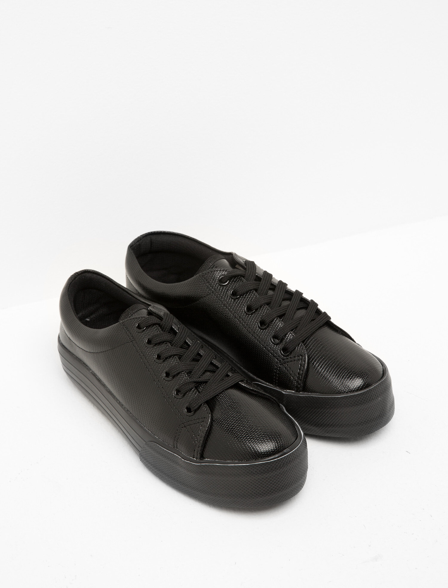  Kadın Bağcıklı Spor Ayakkabı