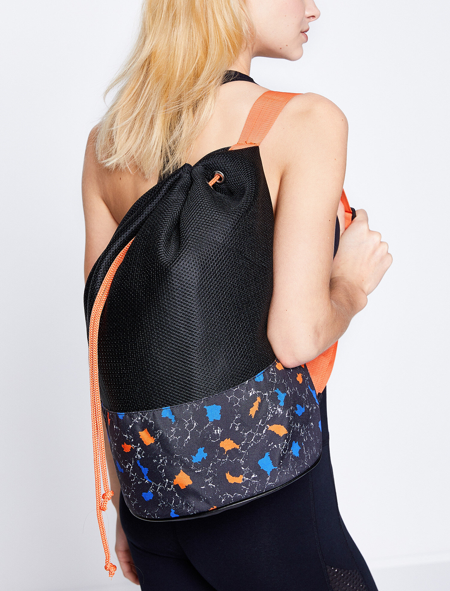  Kadın Desenli Sırt Çantası