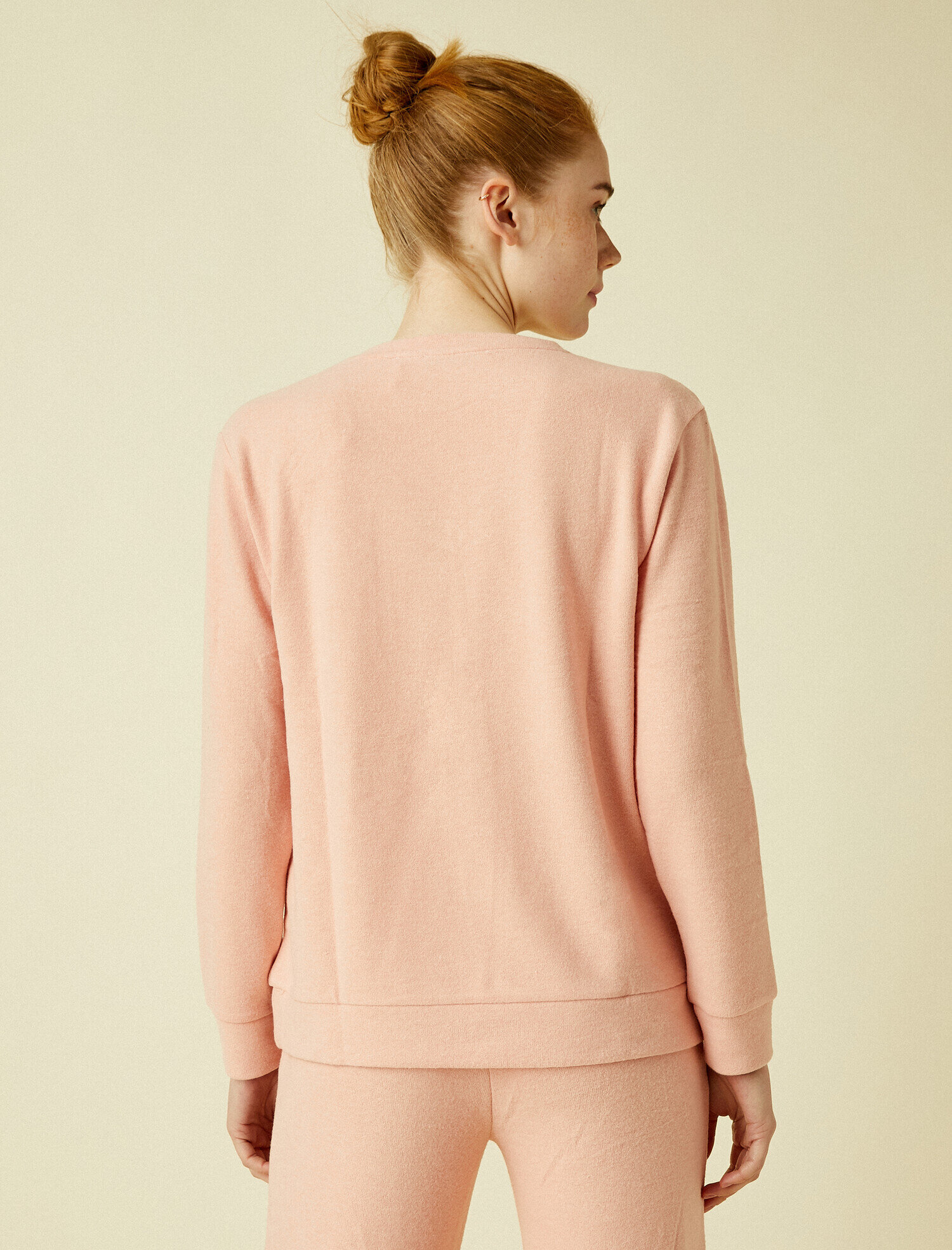   V Yaka Yumuşak Pijama Üstü