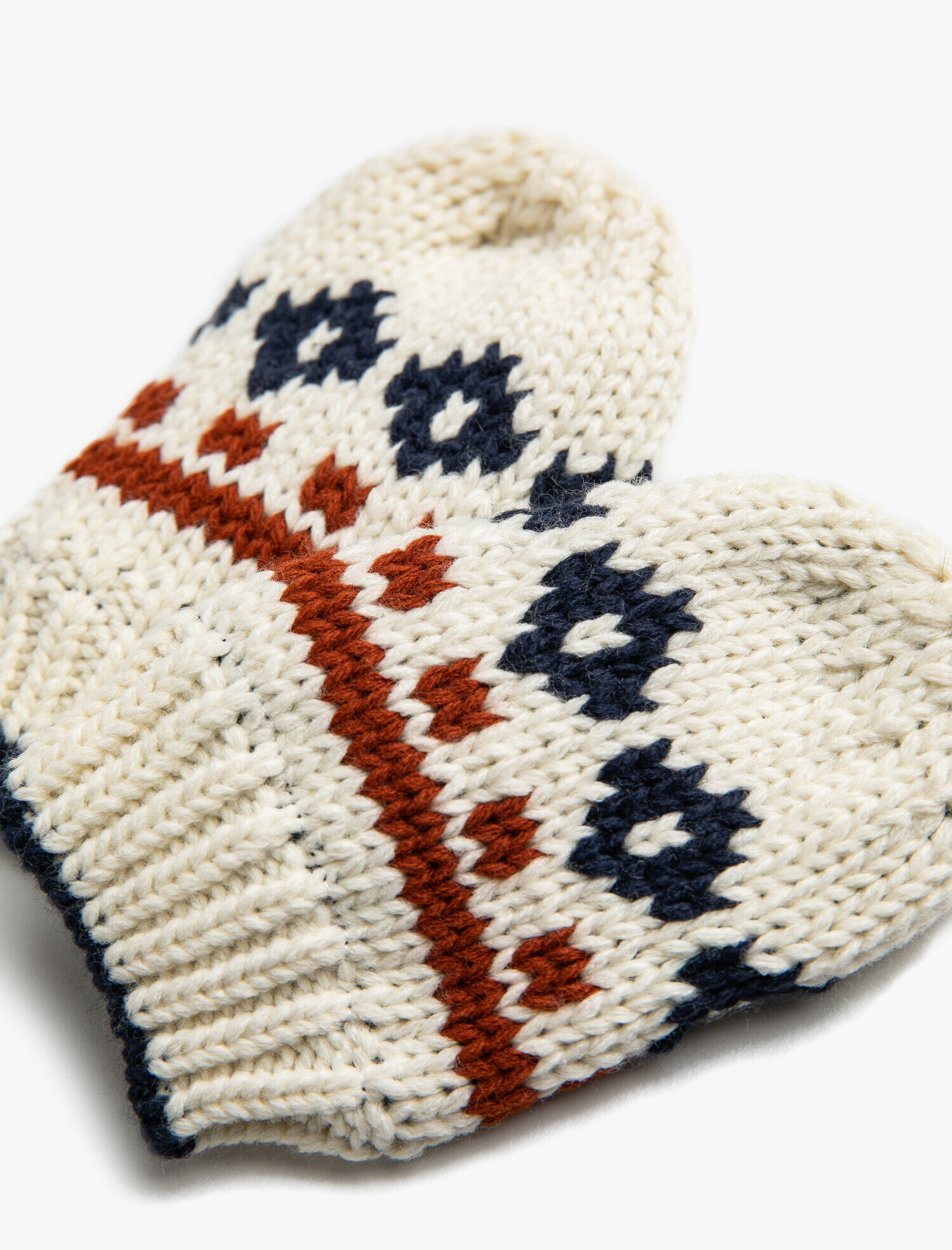 Erkek Bebek Ponponlu Desenli Bere Örgü Seti