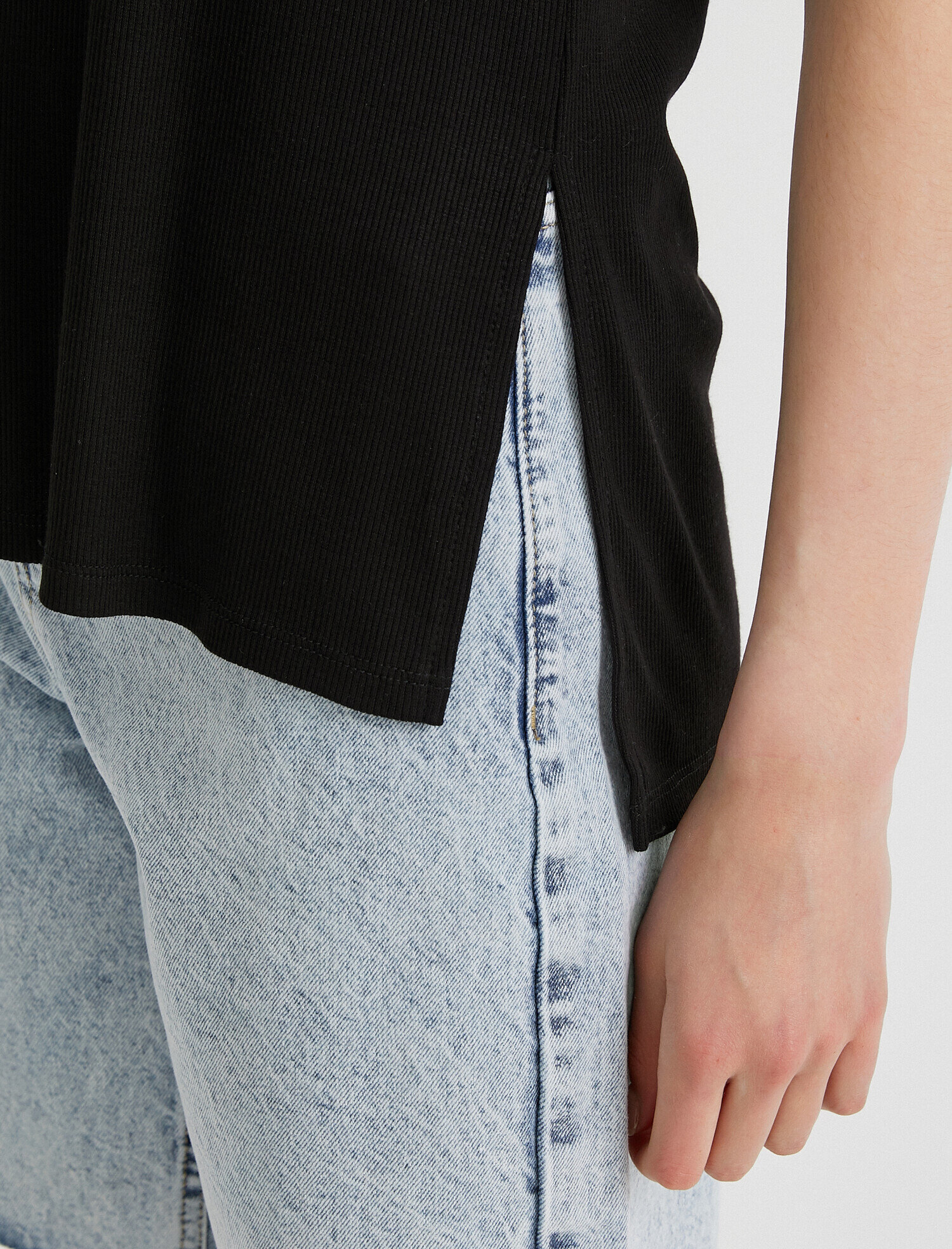   Yırtmaçlı Tişört Bisiklet Yaka