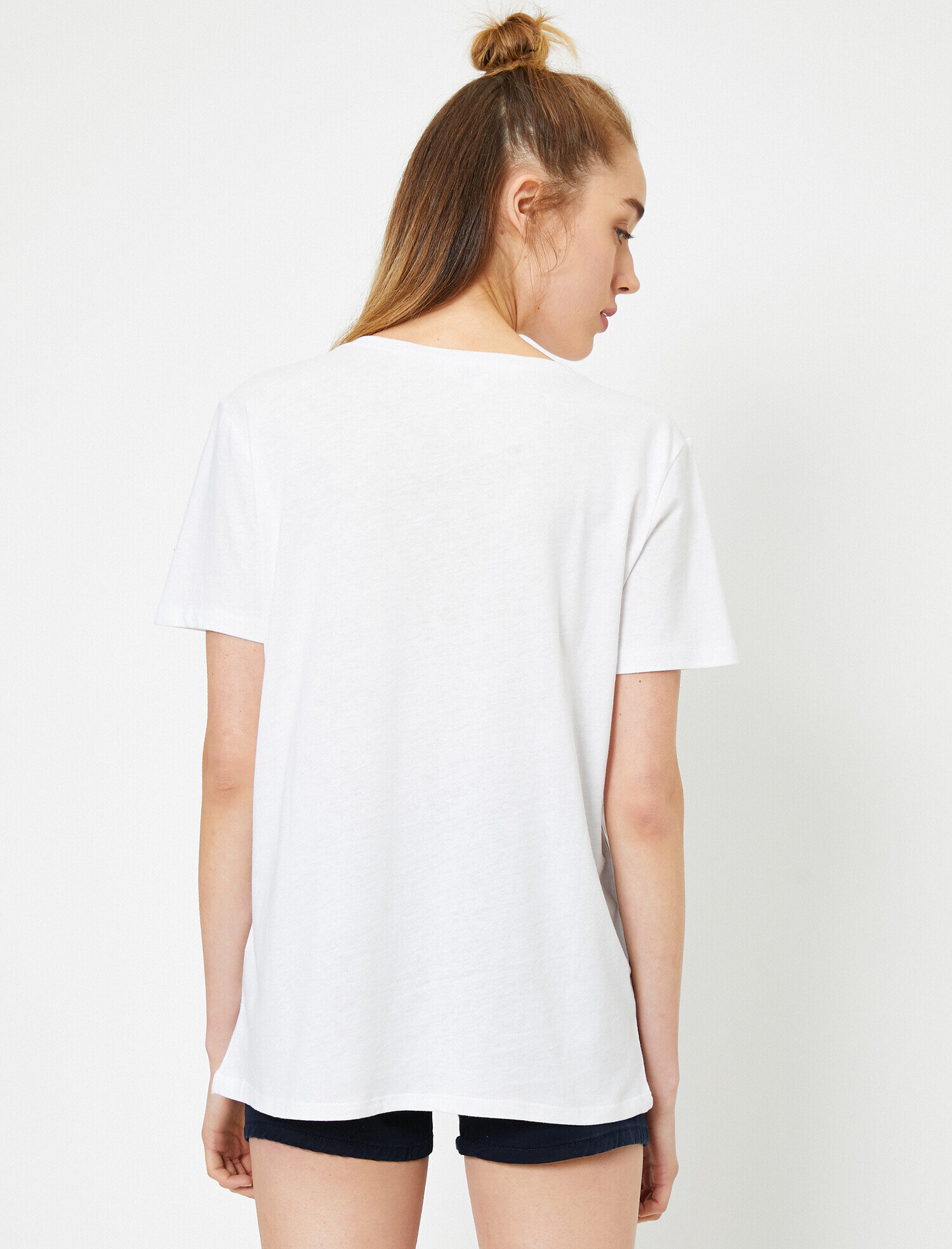   Bisiklet Yaka Kısa Kollu %100 Pamuklu İşlemeli Tişört