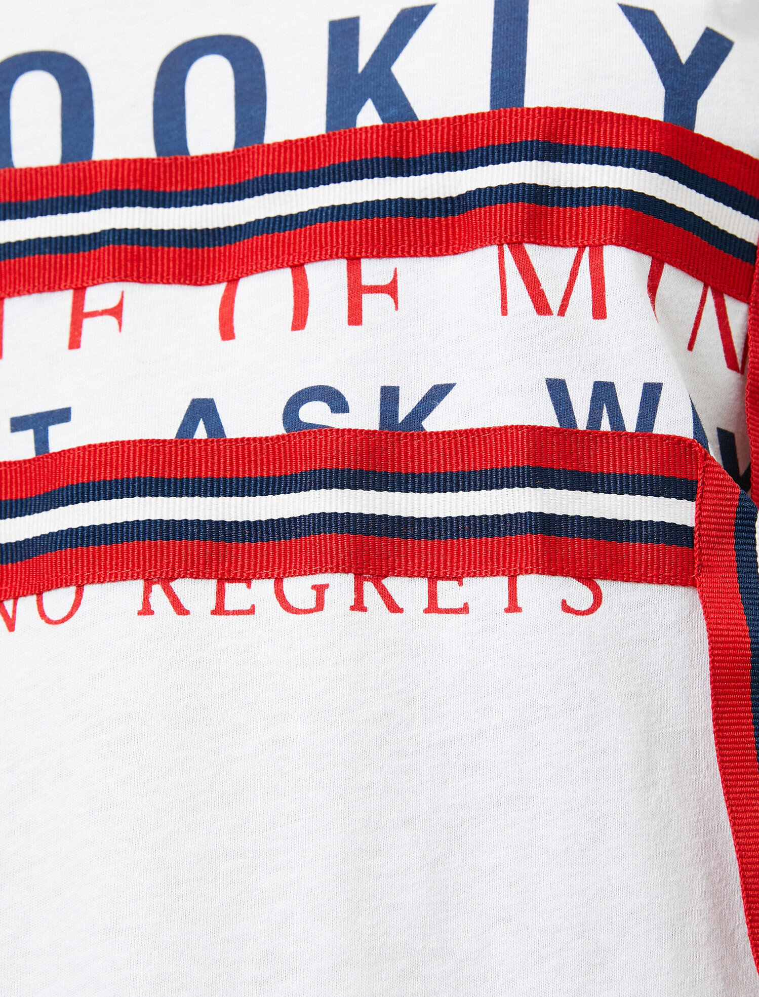   Bisiklet Yaka Kısa Kollu %100 Pamuklu İşlemeli Tişört