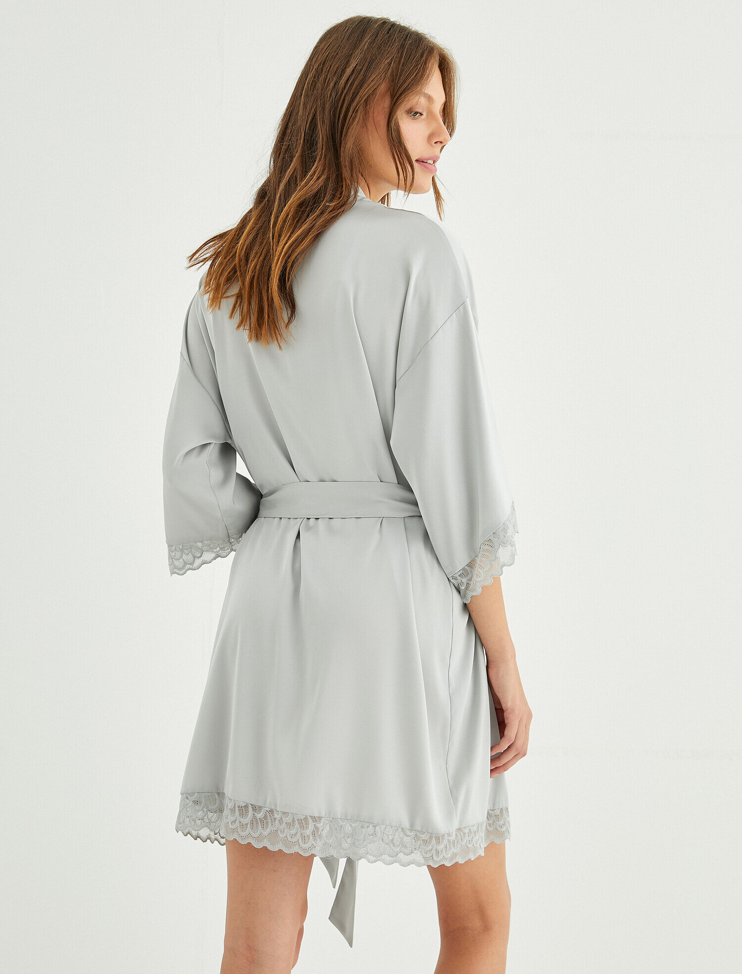   Dantelli Yarım Kol Kuşaklı Saten Sabahlık