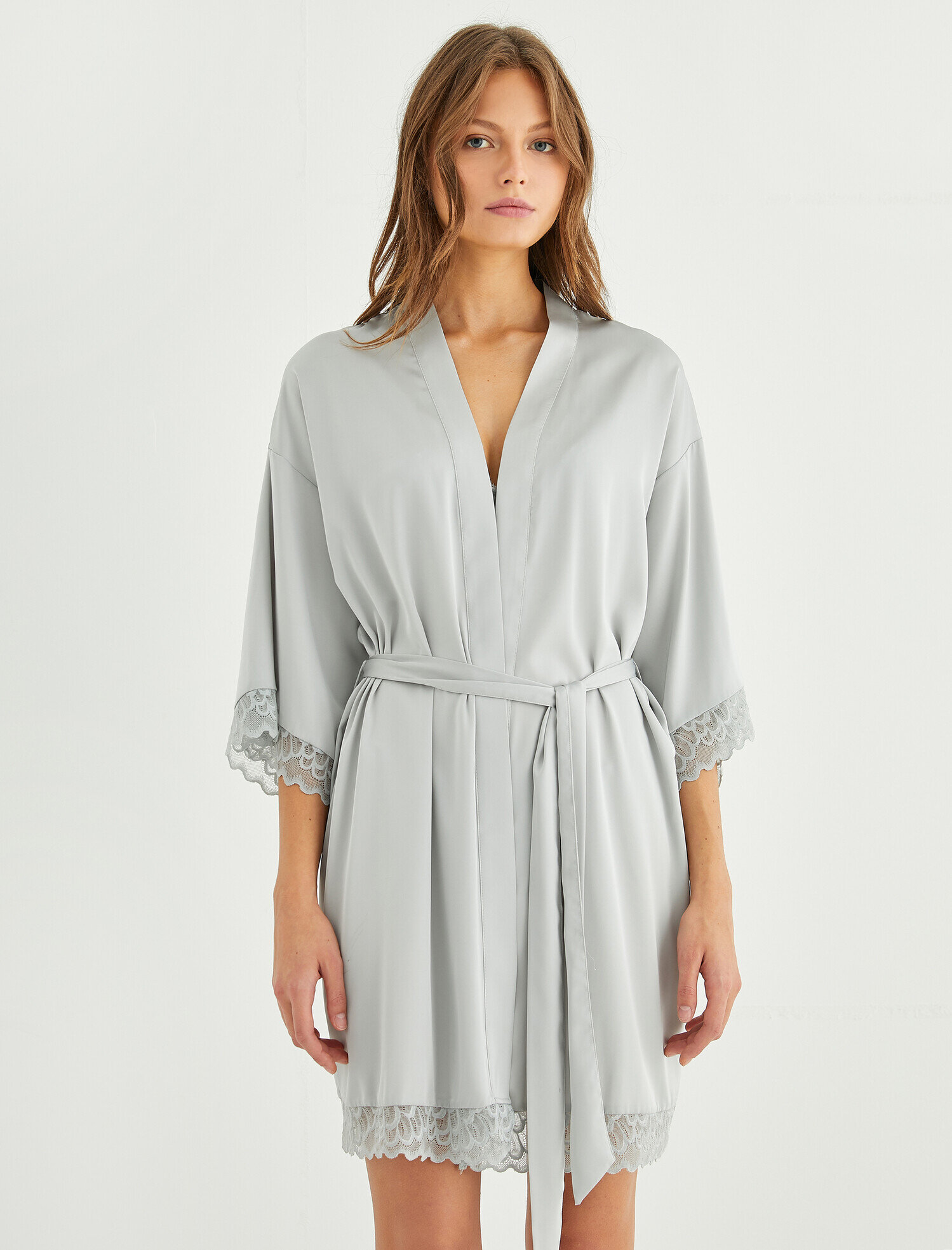   Dantelli Yarım Kol Kuşaklı Saten Sabahlık