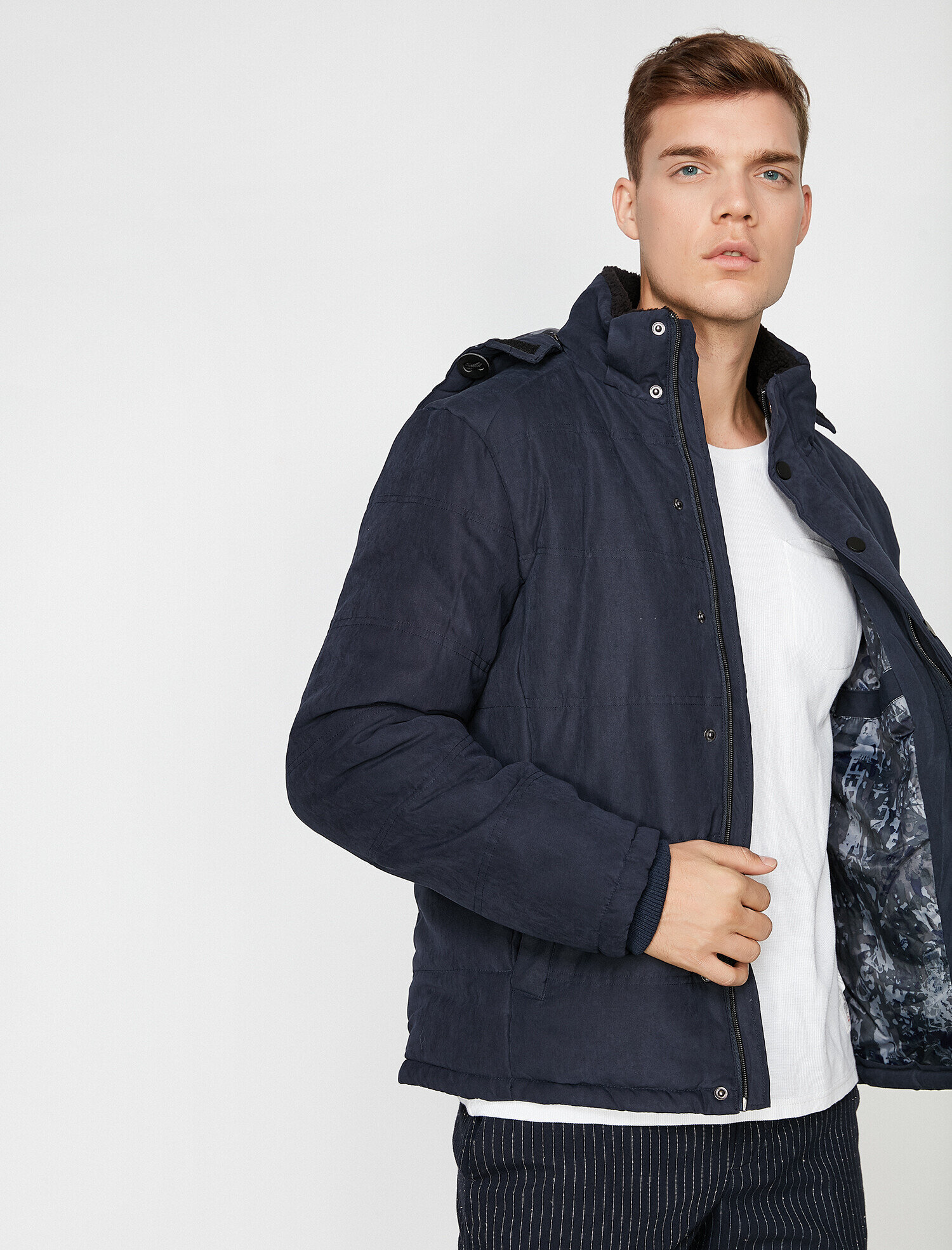   Deri Görünümlü Mont