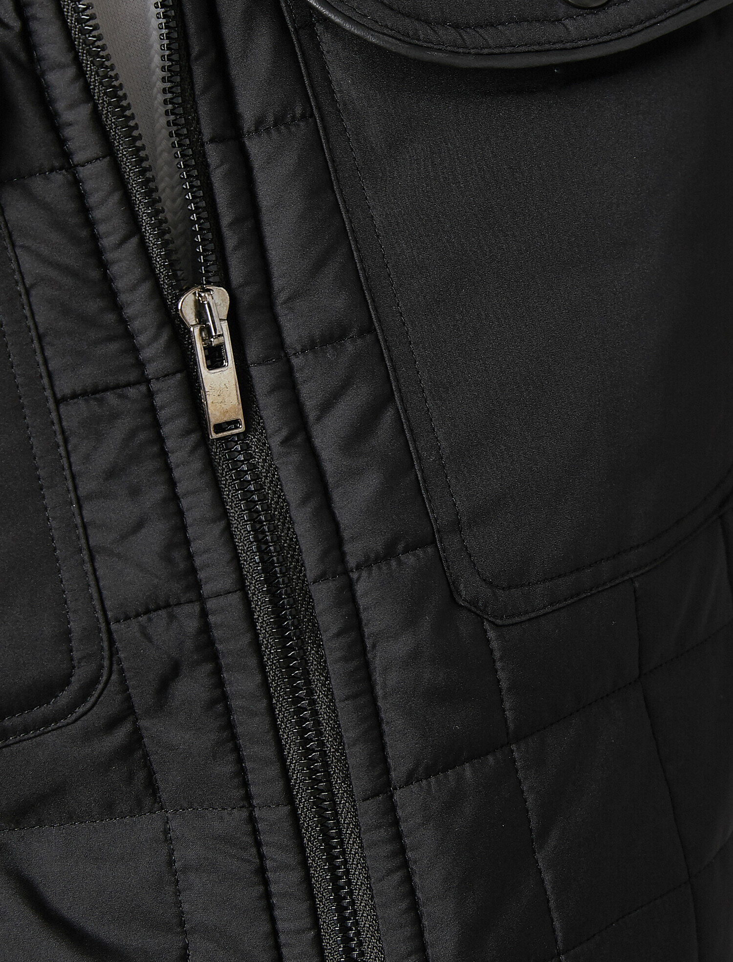   Cep Detaylı Fermuarlı Kapitoneli Yelek