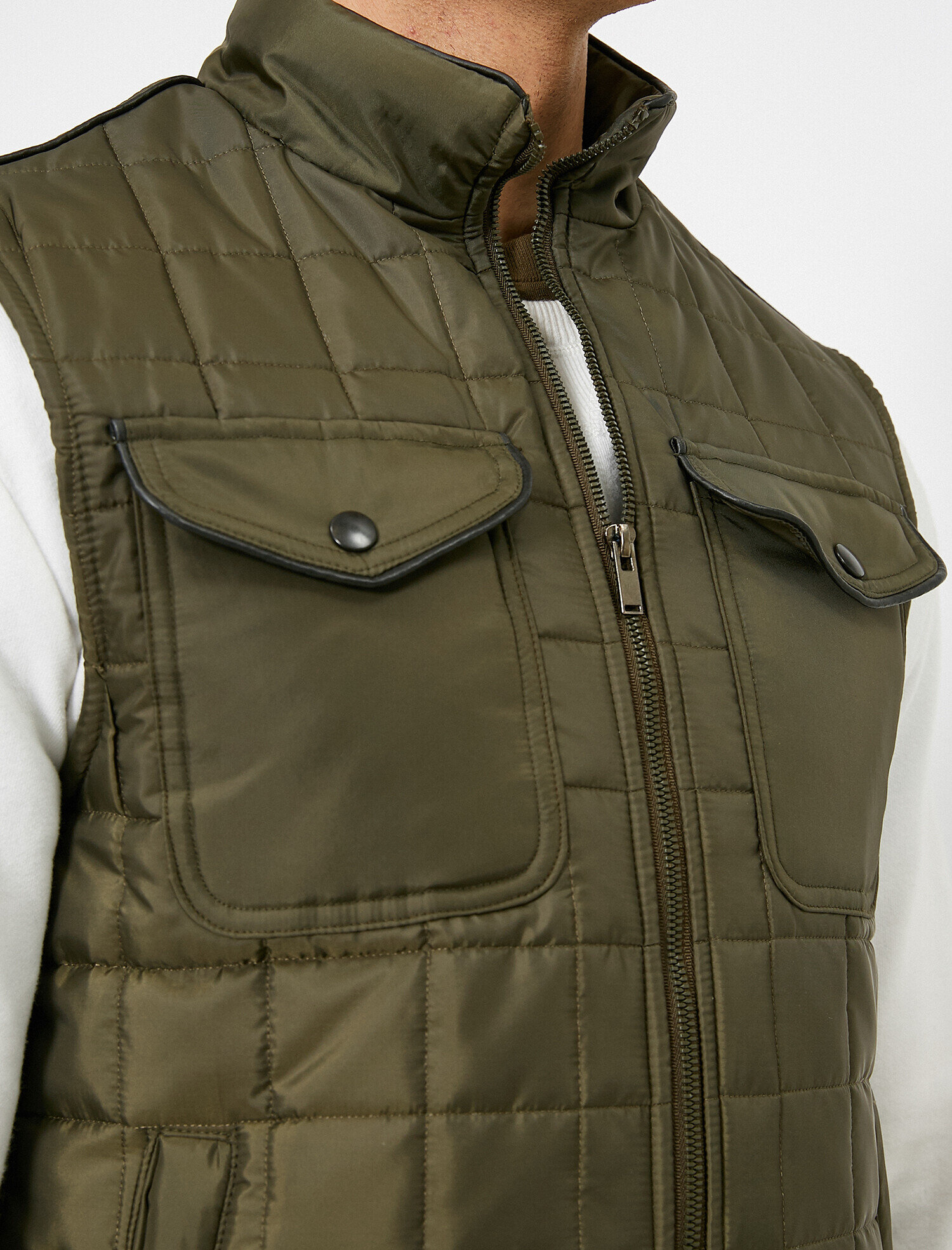 Cep Detaylı Fermuarlı Kapitoneli Yelek