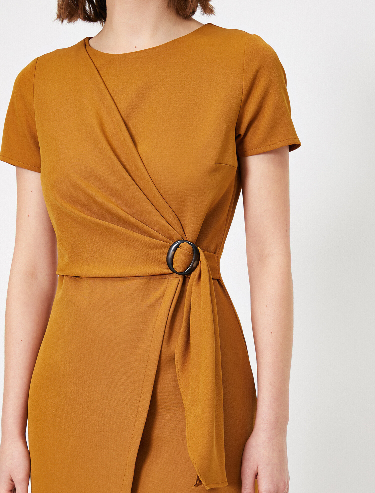   Toka Detaylı Elbise