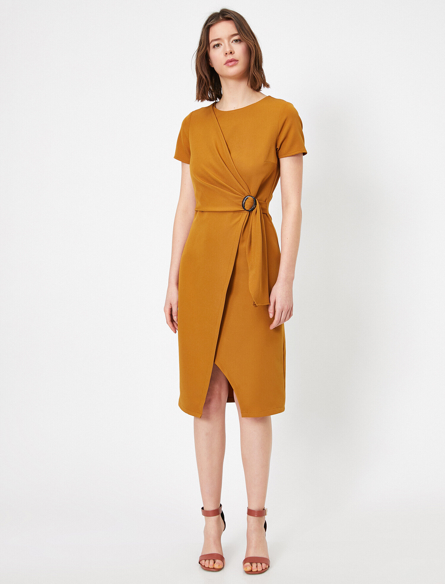   Toka Detaylı Elbise