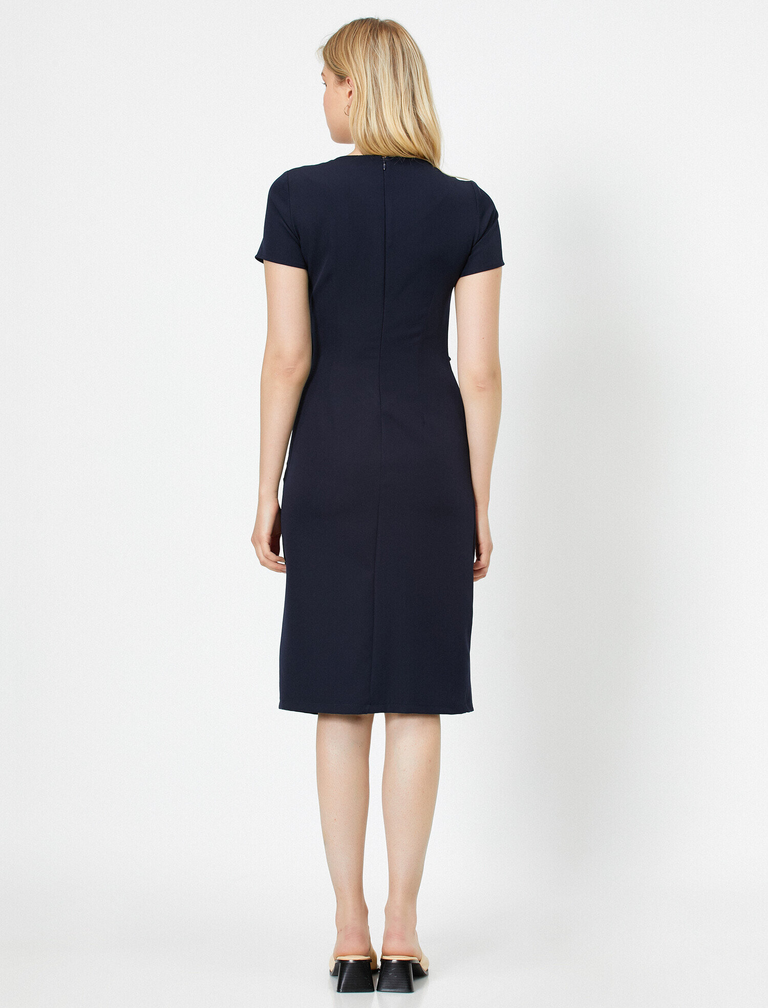   Toka Detaylı Elbise