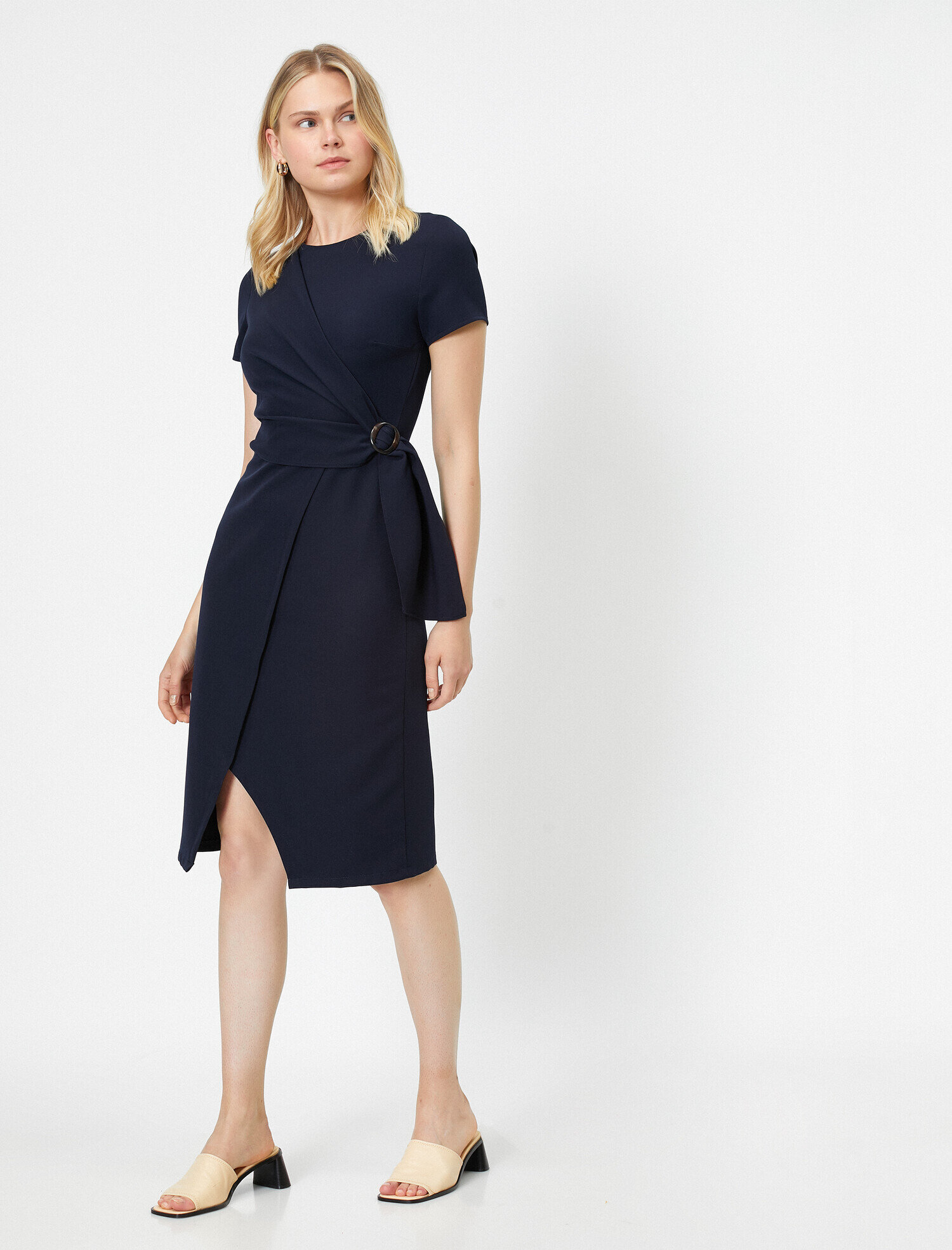   Toka Detaylı Elbise