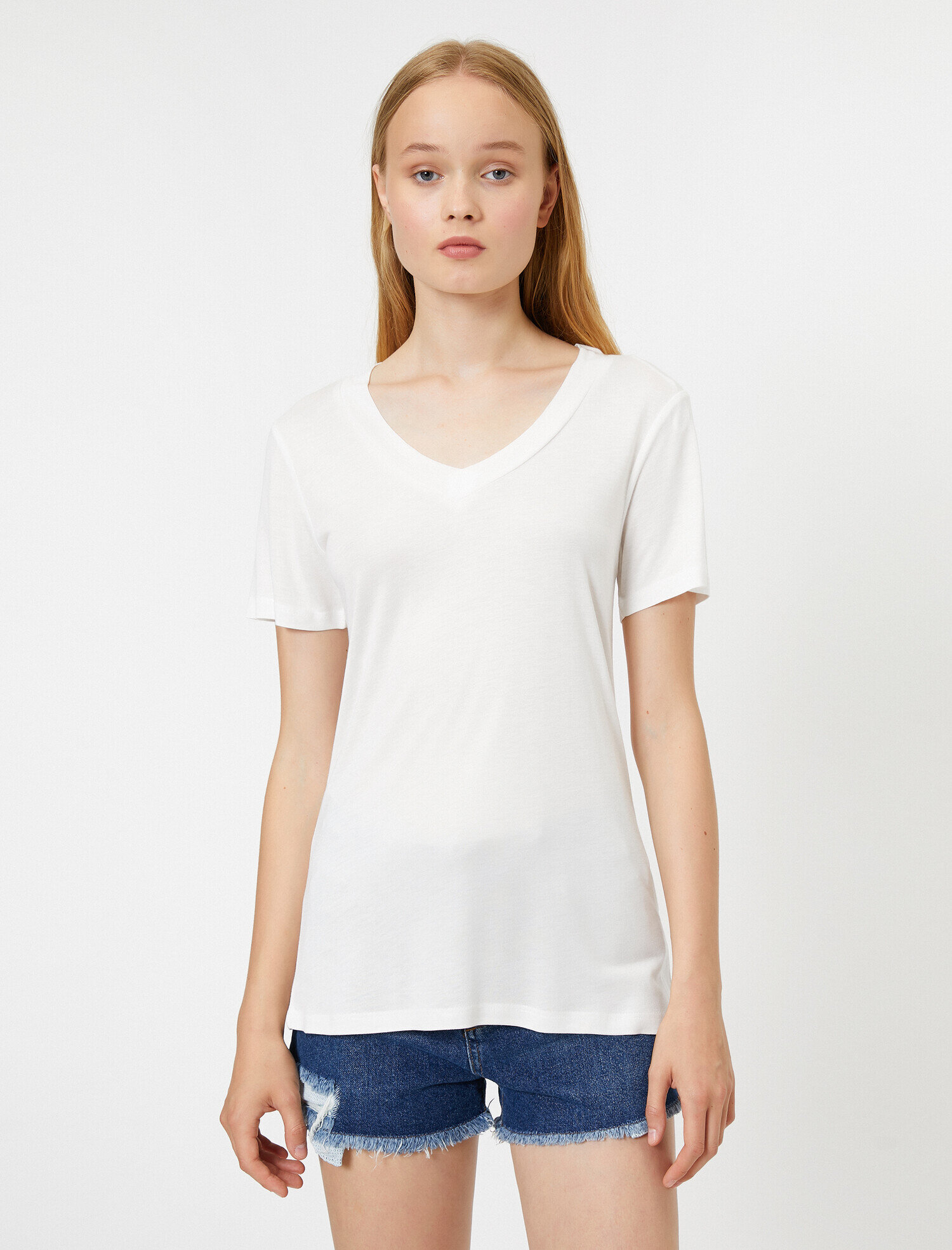   V Yaka Kısa Kollu Tişört