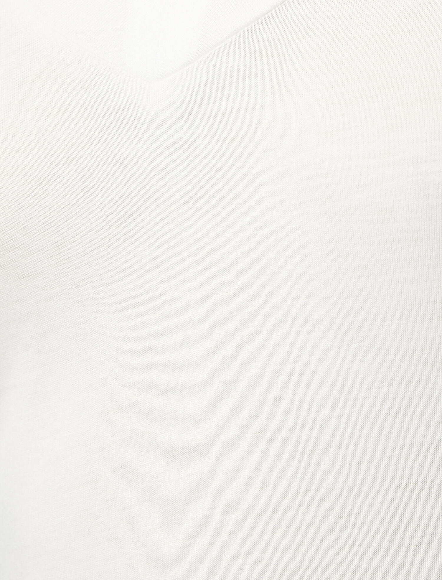   V Yaka Kısa Kollu Tişört