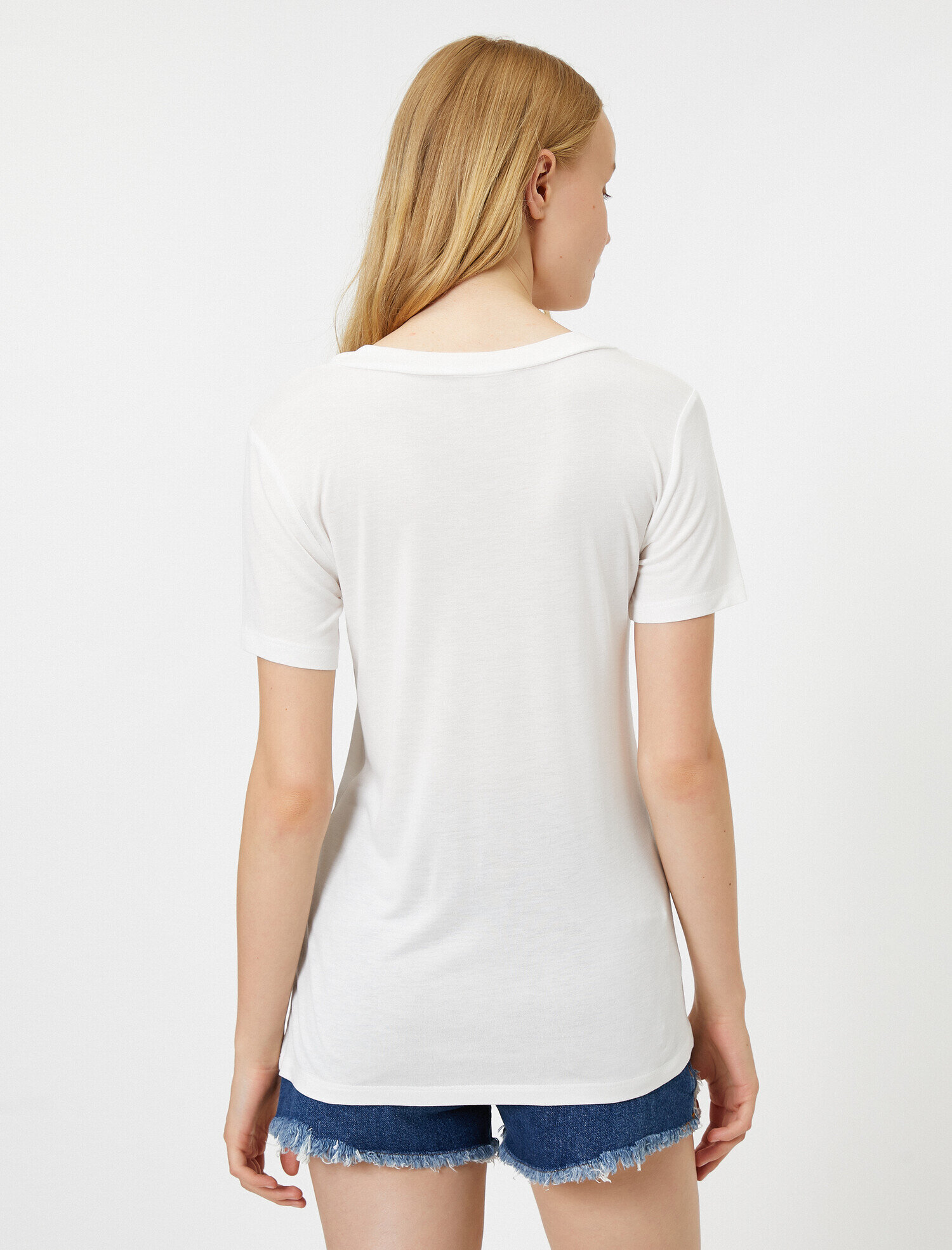   V Yaka Kısa Kollu Tişört