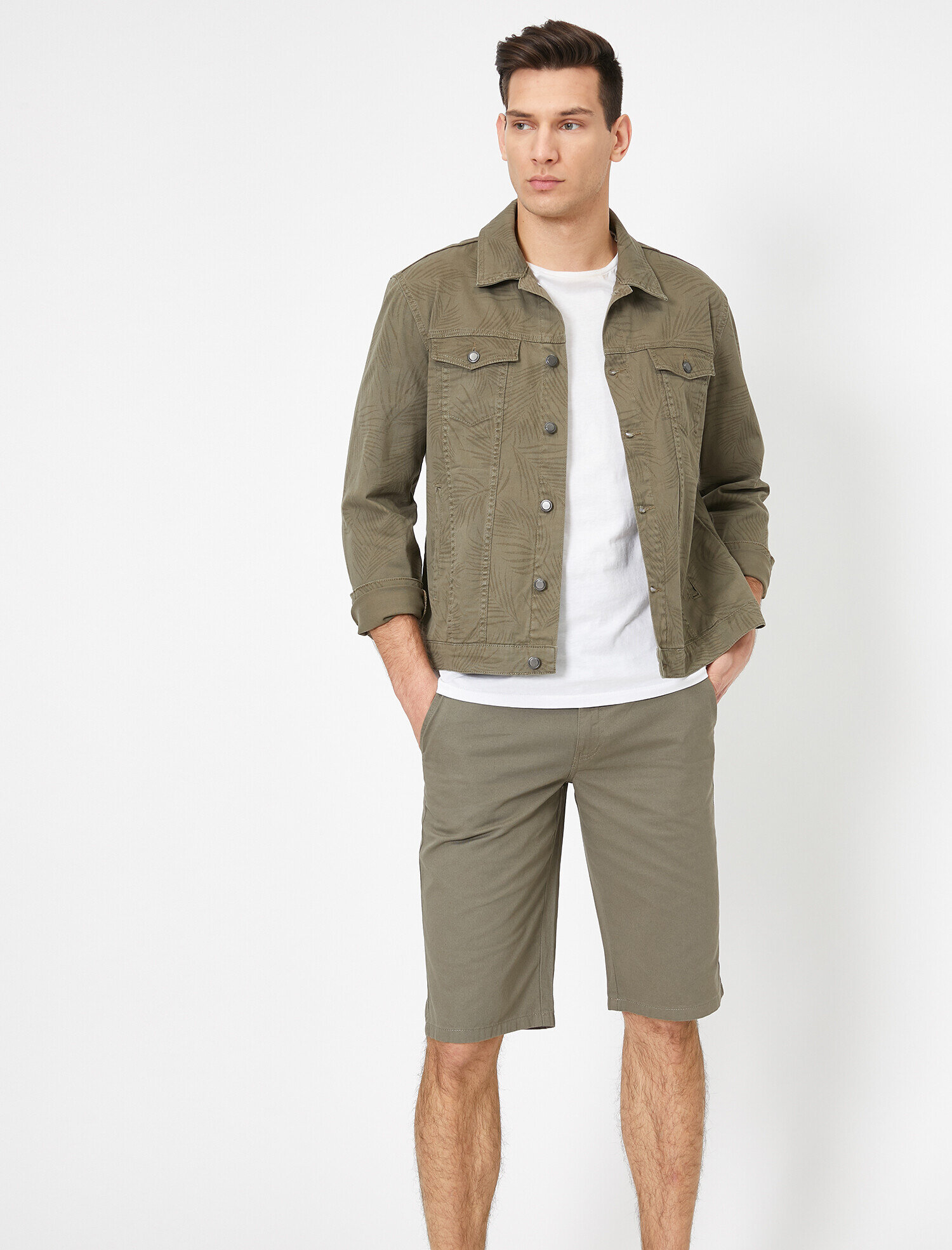 Cep Detaylı Metal Düğmeli Yaprak Desenli Mont