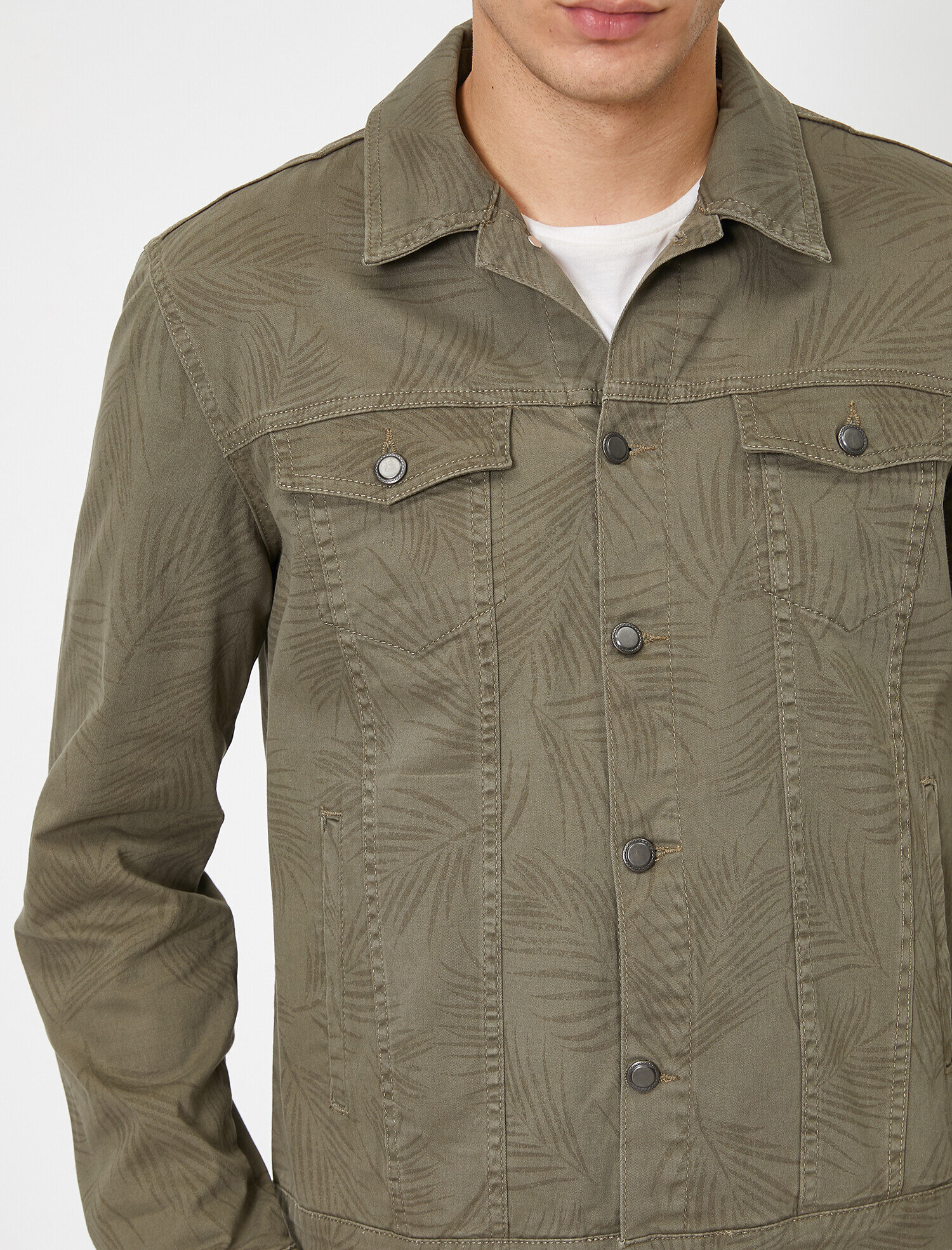 Cep Detaylı Metal Düğmeli Yaprak Desenli Mont