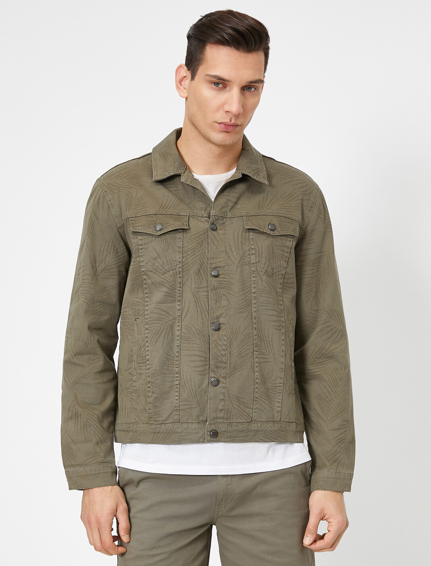 Cep Detaylı Metal Düğmeli Yaprak Desenli Mont