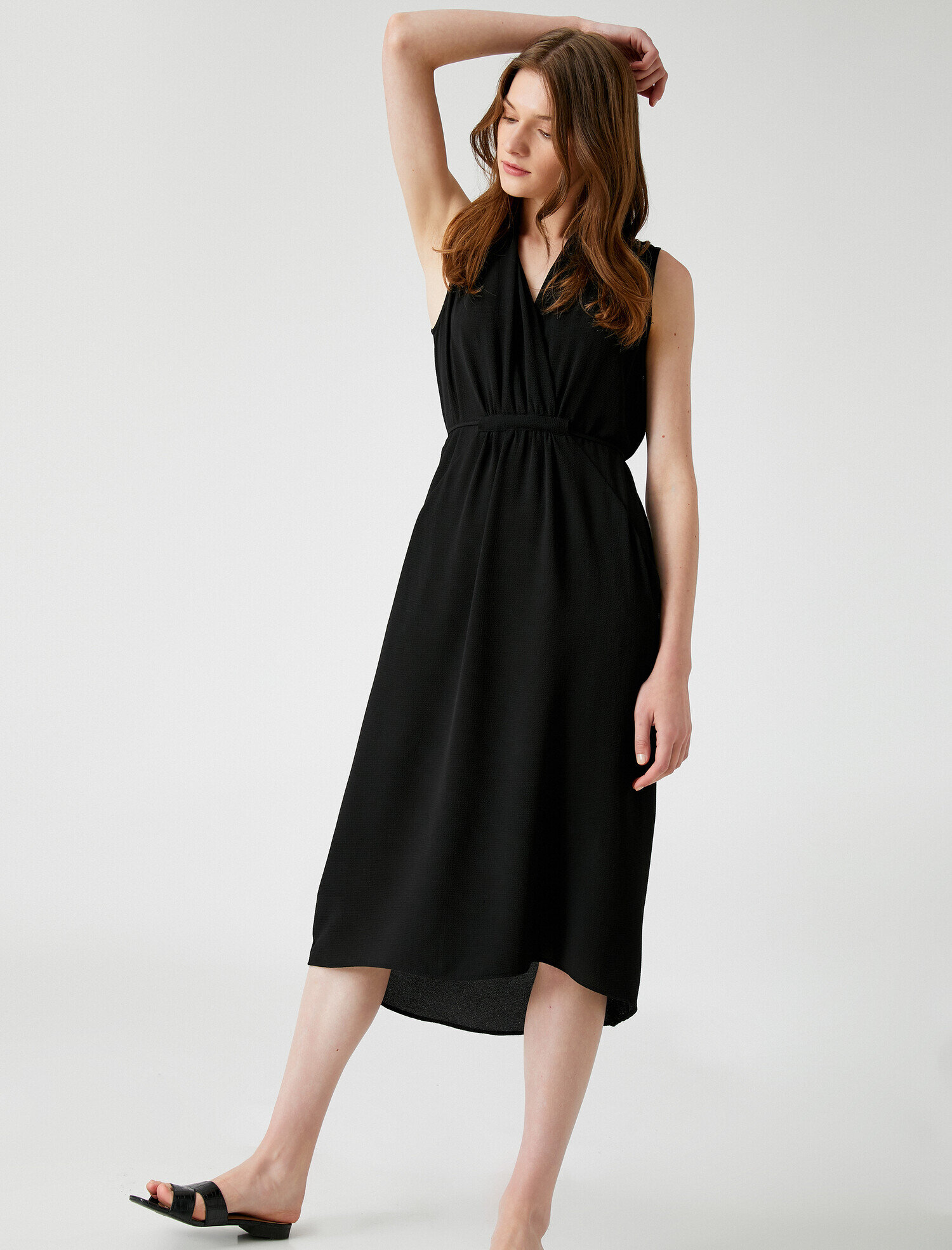   V Yaka Elbise Kolsuz Cepli