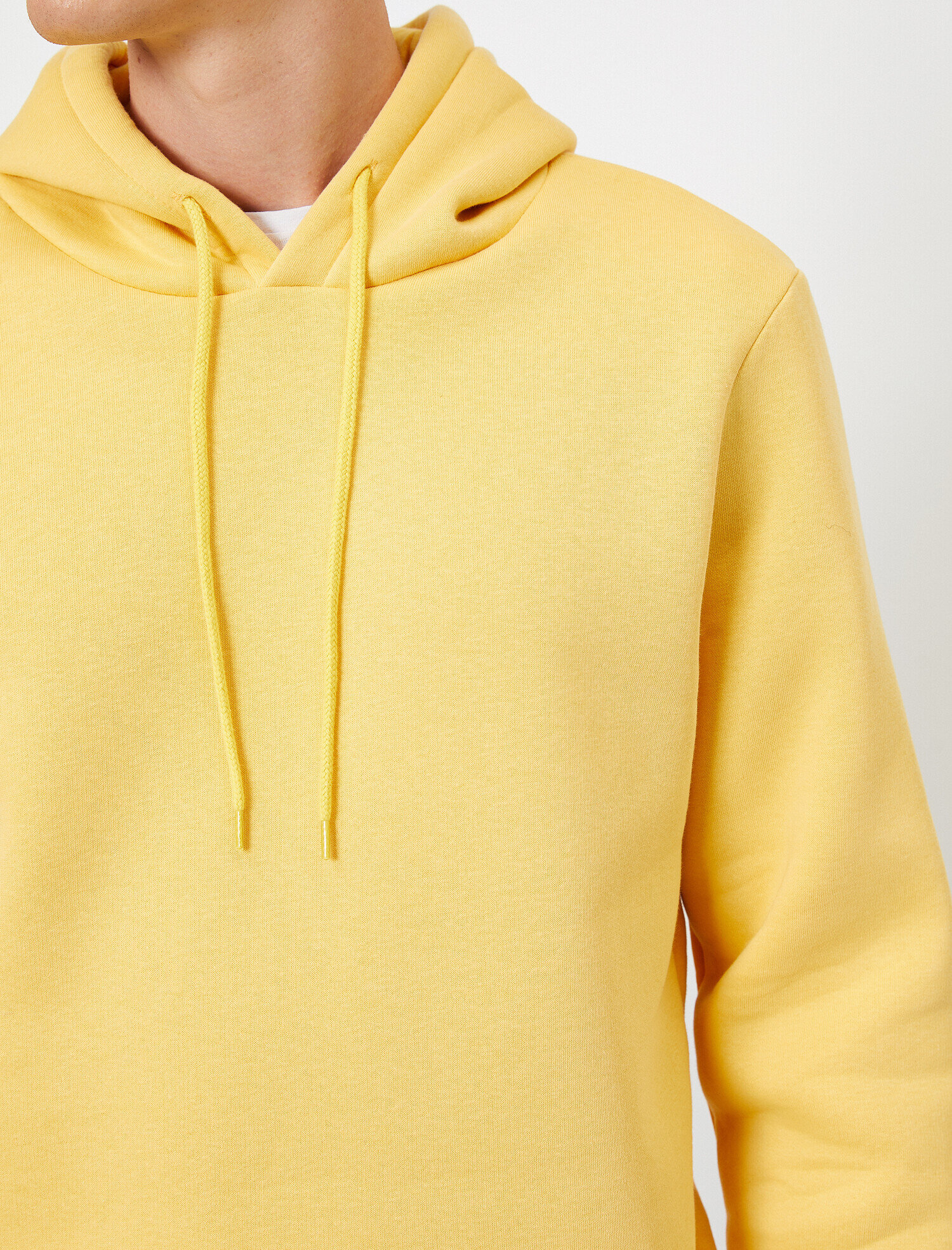 Uzun Kollu Kapüşonlu Sweatshirt