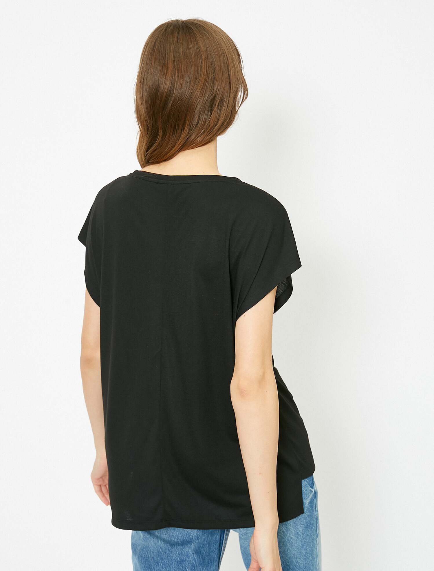   Pul Detaylı Kısa Kollu Tişört