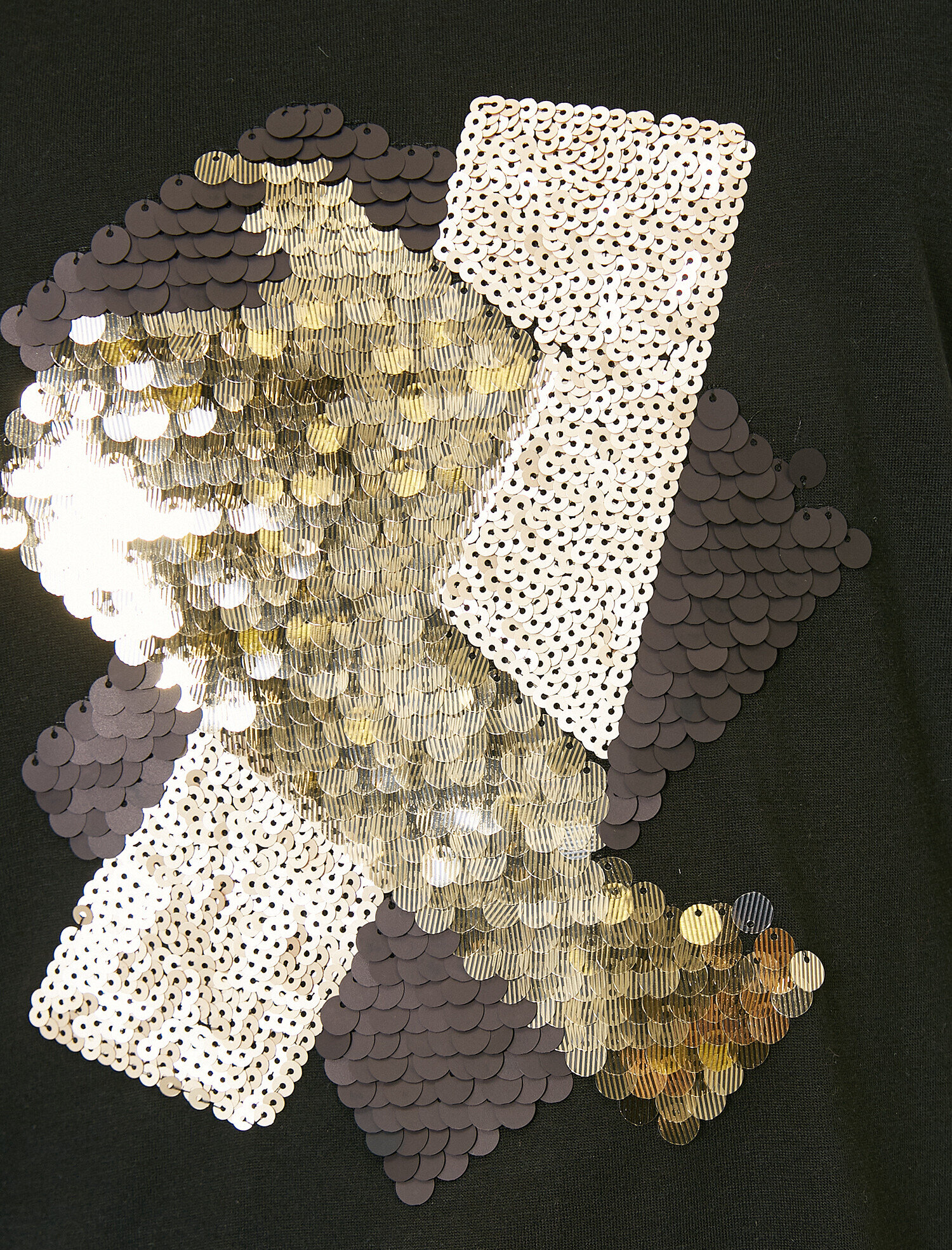   Pul Detaylı Kısa Kollu Tişört